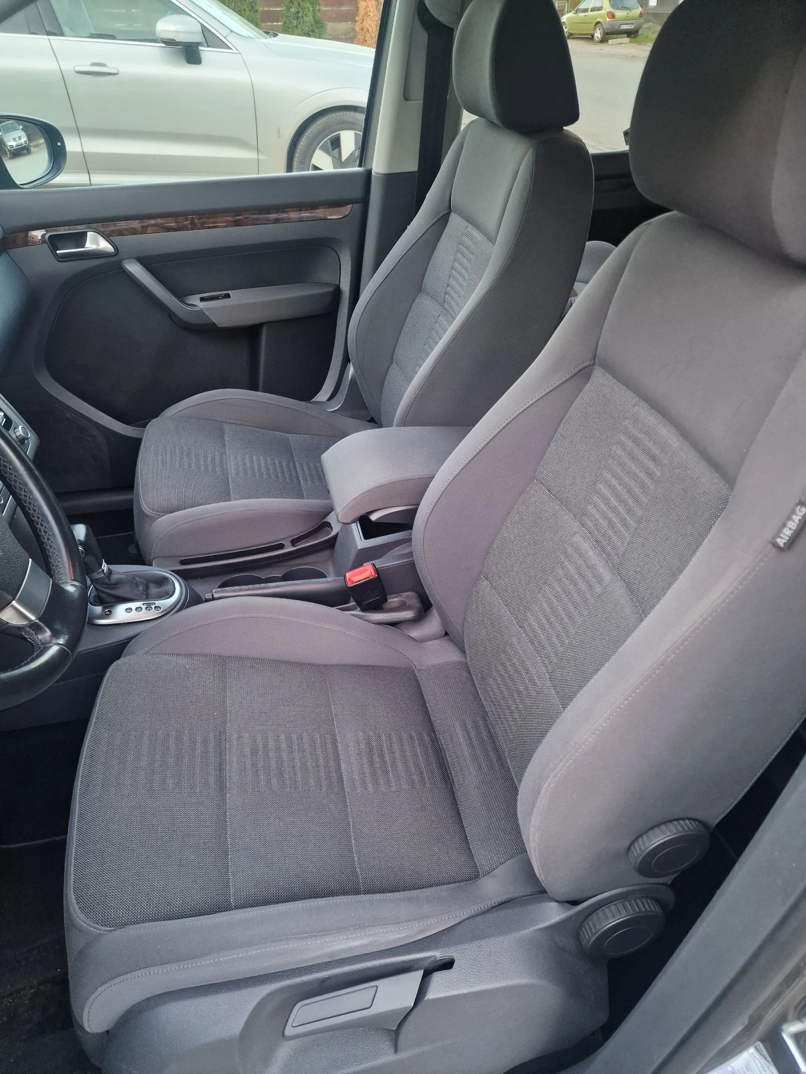 VW Touran 1.9 TDI, снимка 11 - Автомобили и джипове - 53917100