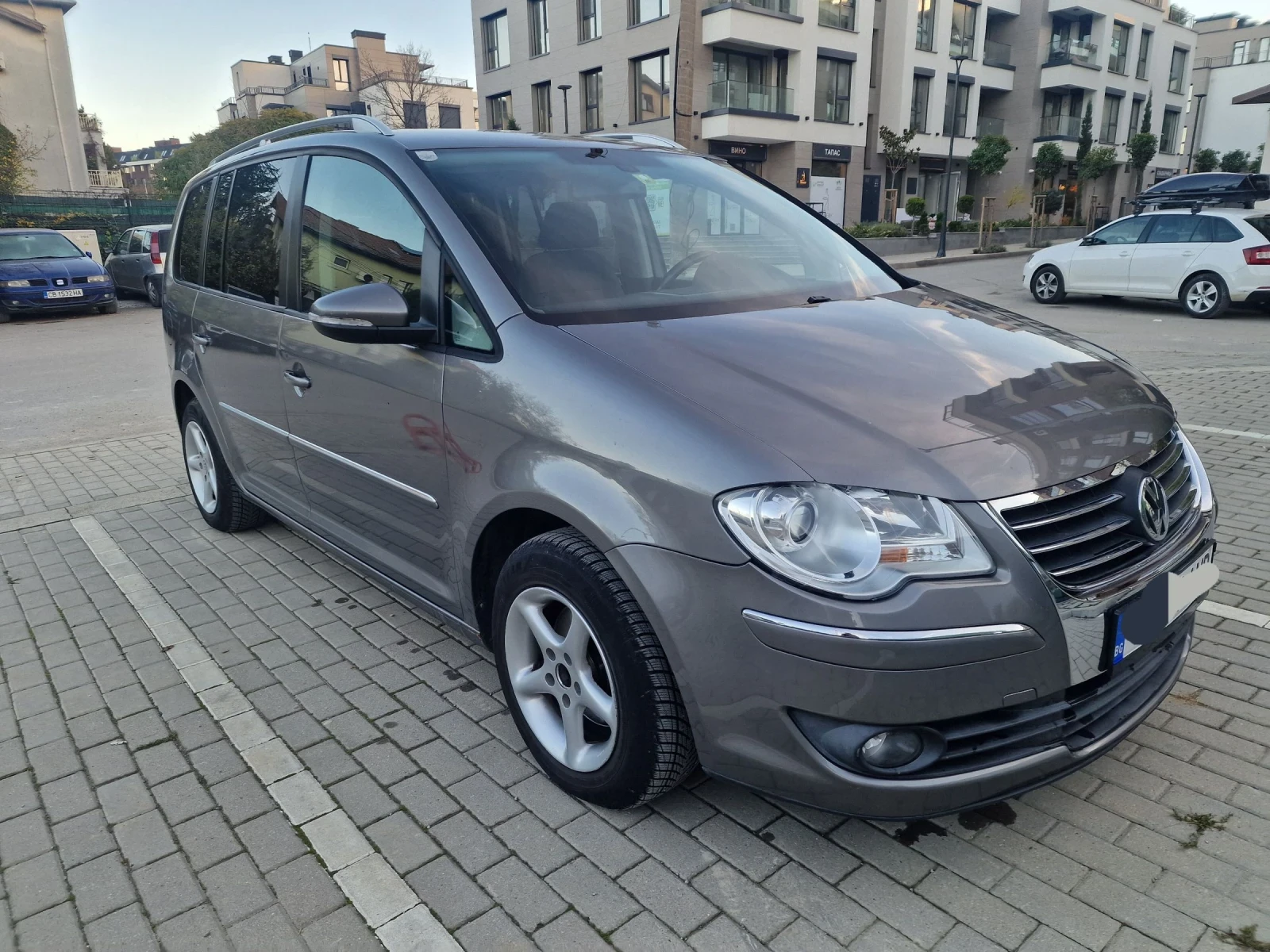 VW Touran 1.9 TDI, снимка 2 - Автомобили и джипове - 53917100