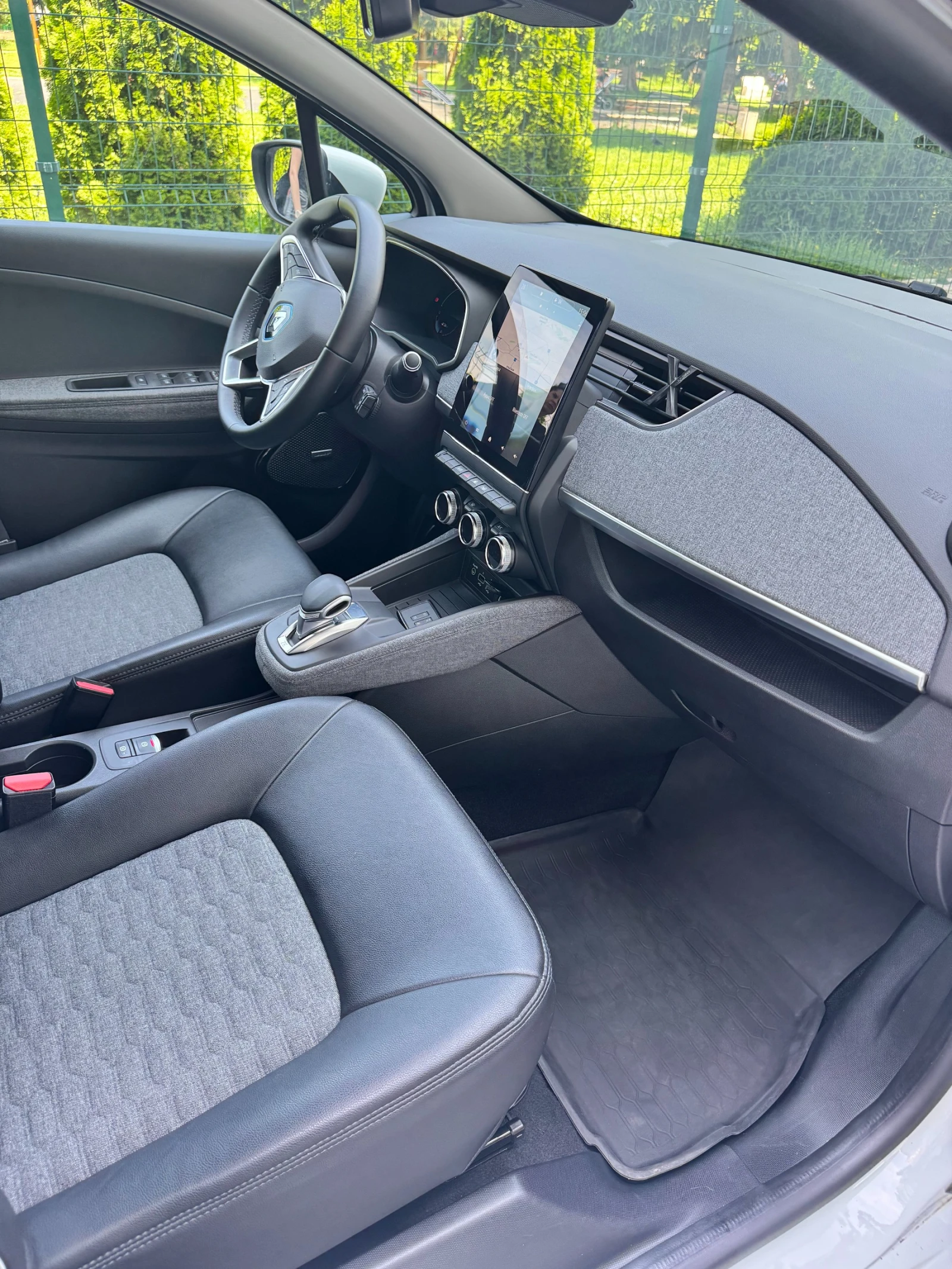Renault Zoe R135 52 kWh Bose, снимка 14 - Автомобили и джипове - 54899819