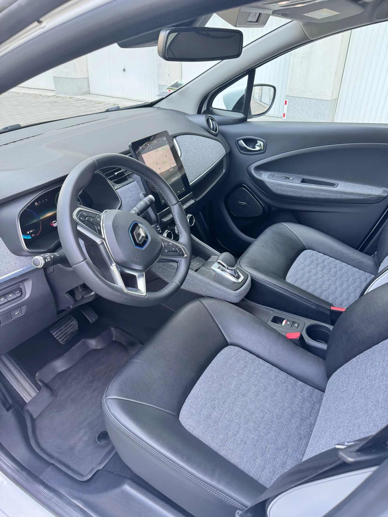 Renault Zoe R135 52 kWh Bose, снимка 13 - Автомобили и джипове - 54899819