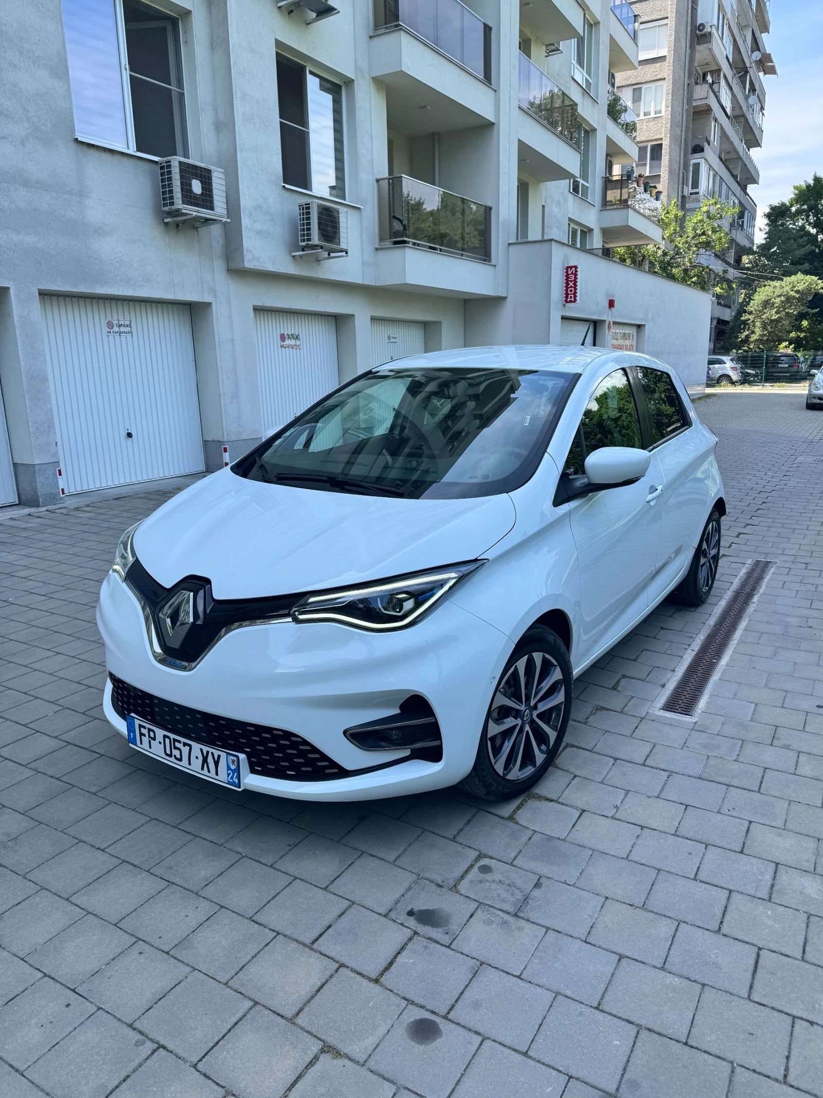 Renault Zoe R135 52 kWh Bose, снимка 8 - Автомобили и джипове - 54899819