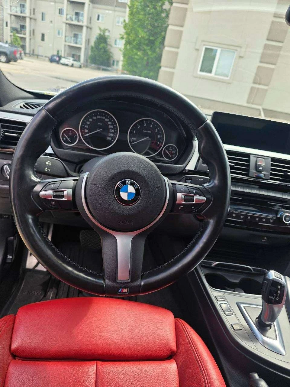 BMW 330 xDrive / ЧЕРВЕН САЛОН / ПАНО / ПАМЕТ / ЦЕНА ДО БГ , снимка 11 - Автомобили и джипове - 54982745
