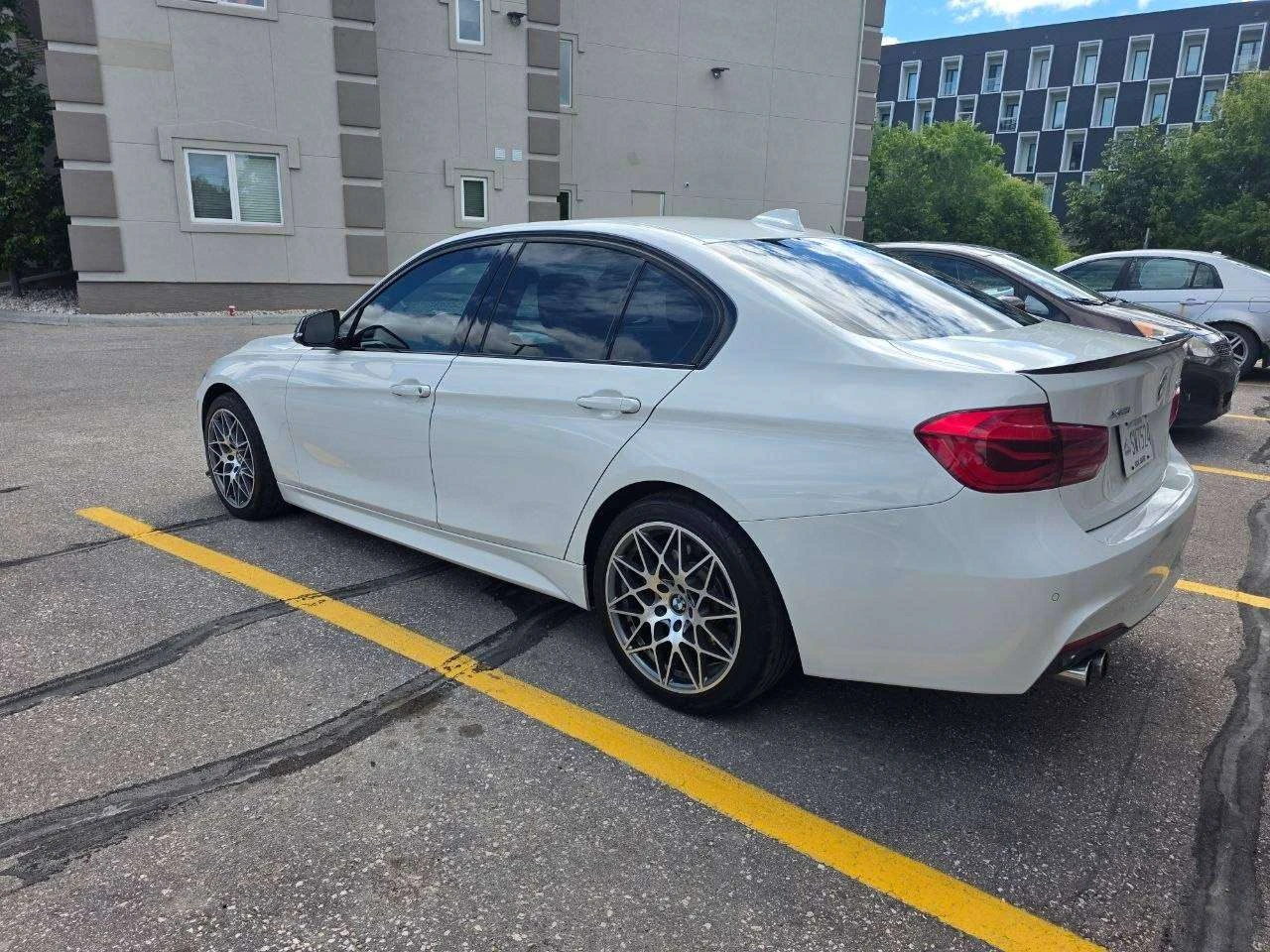 BMW 330 xDrive / ЧЕРВЕН САЛОН / ПАНО / ПАМЕТ / ЦЕНА ДО БГ , снимка 4 - Автомобили и джипове - 54982745
