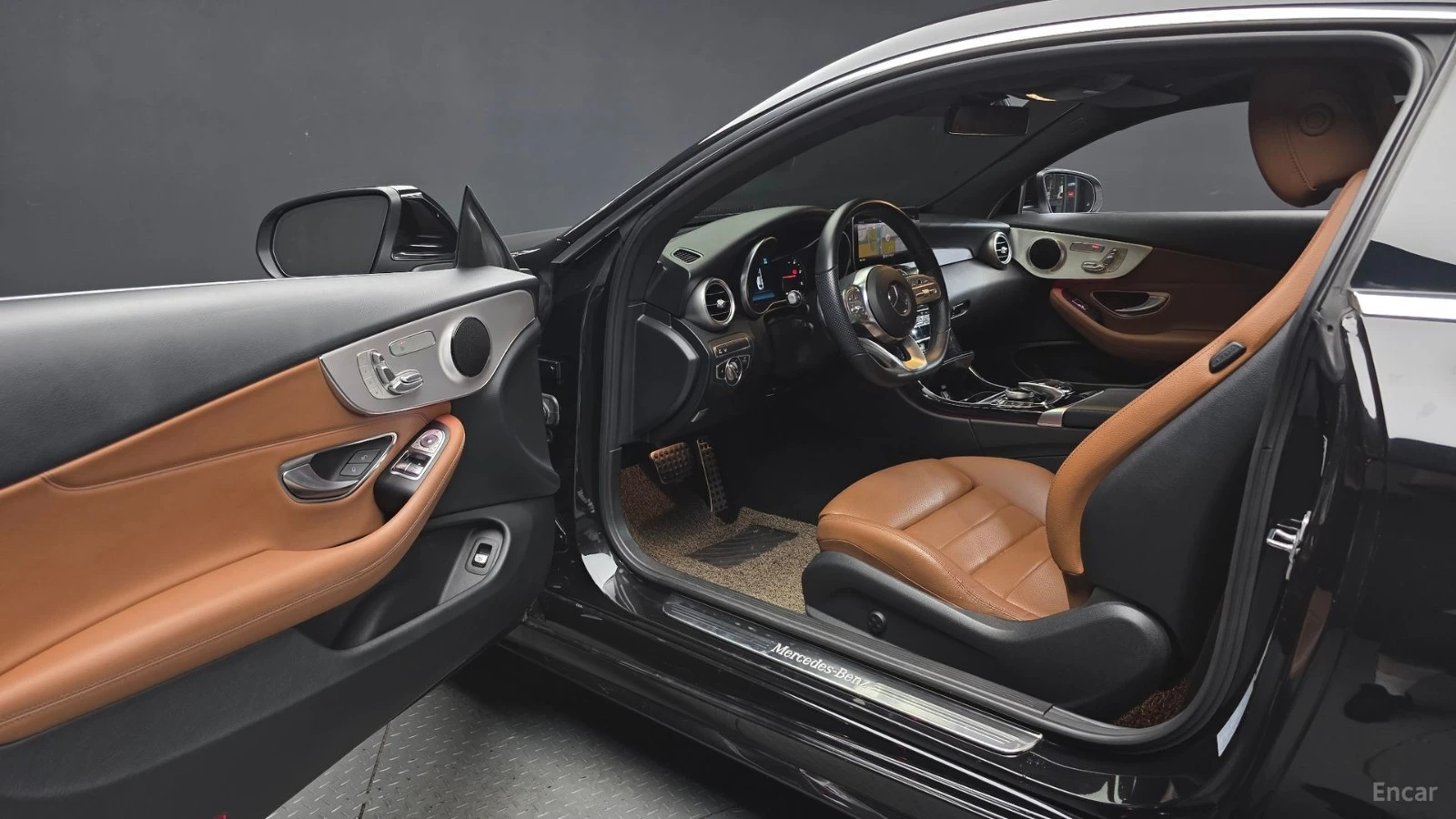 Mercedes-Benz C 220 D COUPE 4MATIC Автокредит Цена до България, снимка 5 - Автомобили и джипове - 55491719