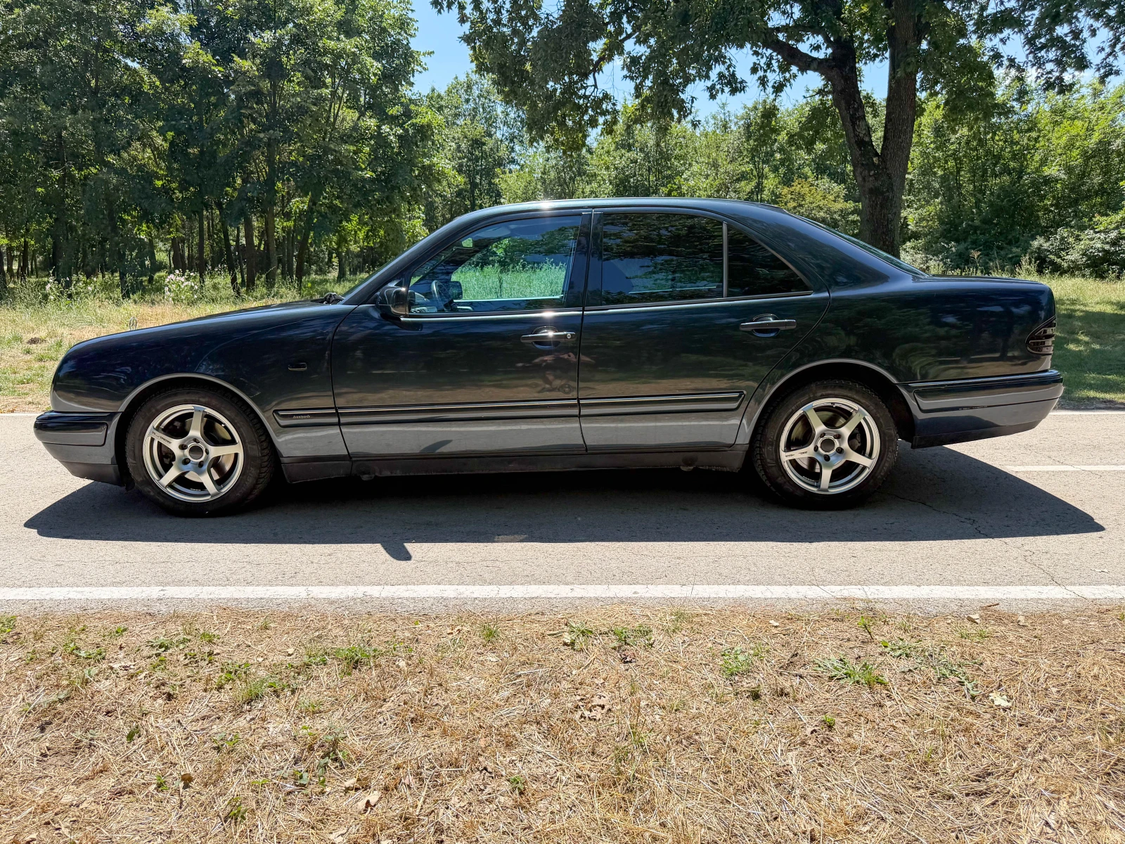 Mercedes-Benz E 200 Kompressor, снимка 8 - Автомобили и джипове - 55501338