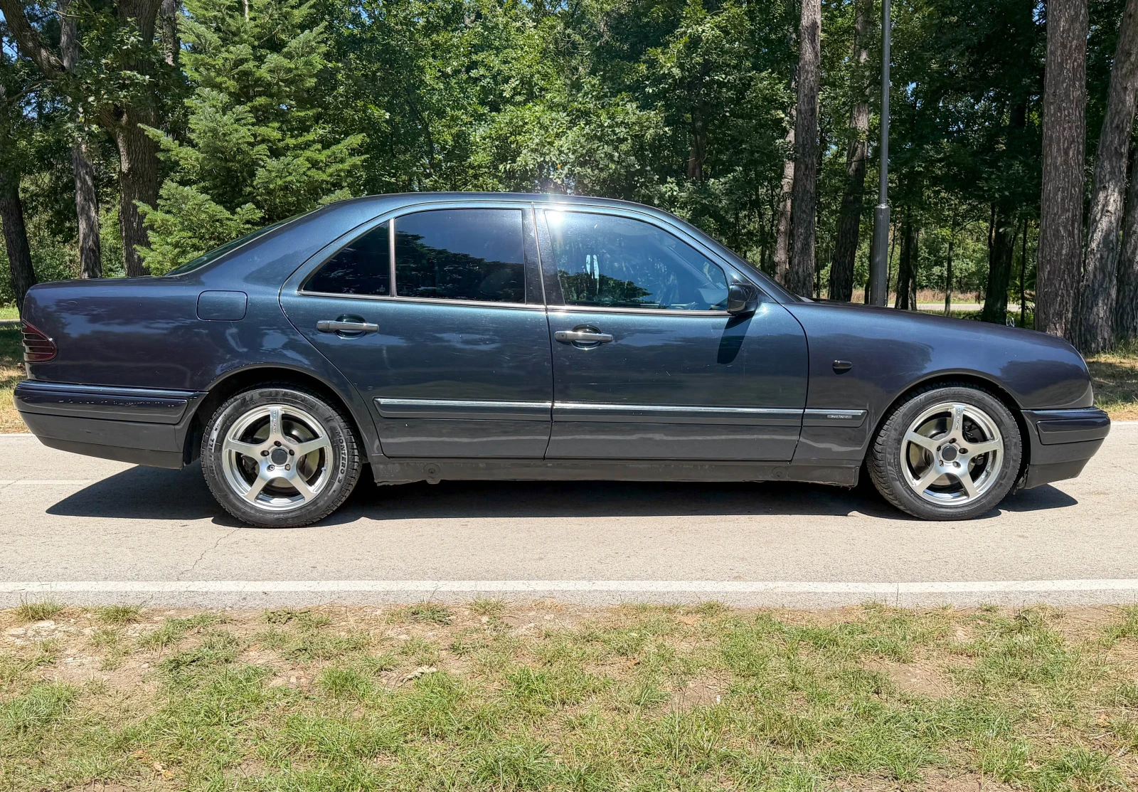 Mercedes-Benz E 200 Kompressor, снимка 5 - Автомобили и джипове - 55501338