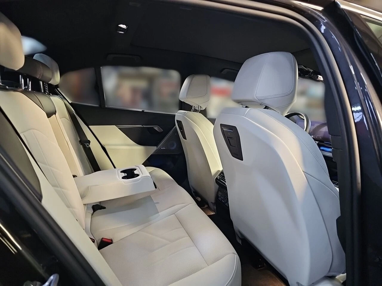 BMW i5 eDrive40, снимка 13 - Автомобили и джипове - 56328963