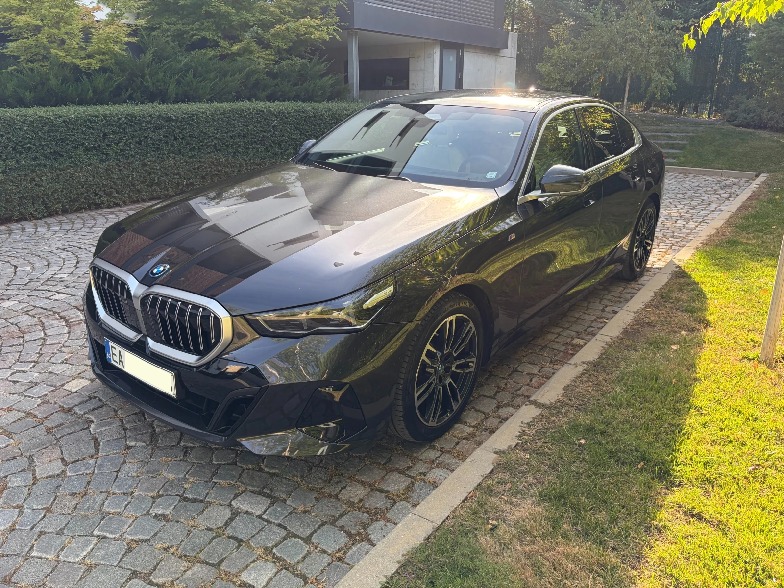 BMW i5 eDrive40, снимка 2 - Автомобили и джипове - 56328963