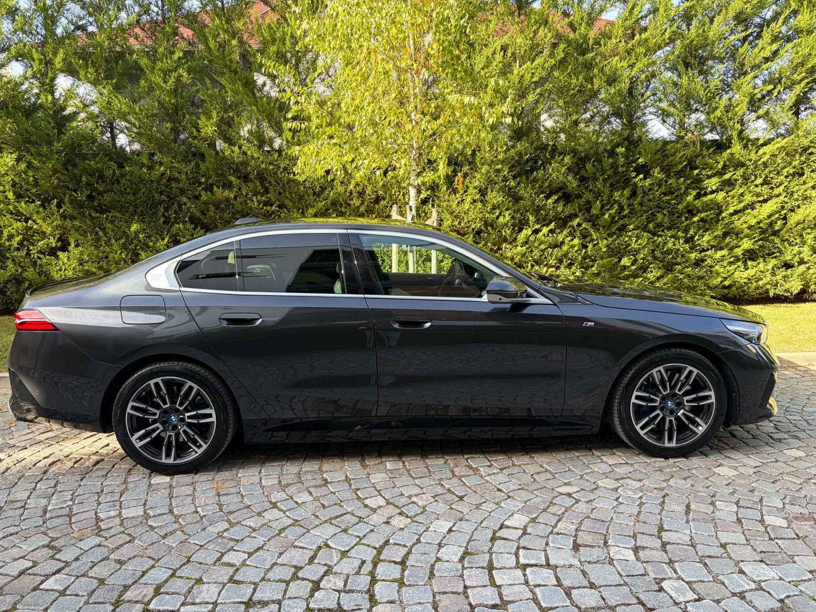 BMW i5 eDrive40, снимка 4 - Автомобили и джипове - 56328963