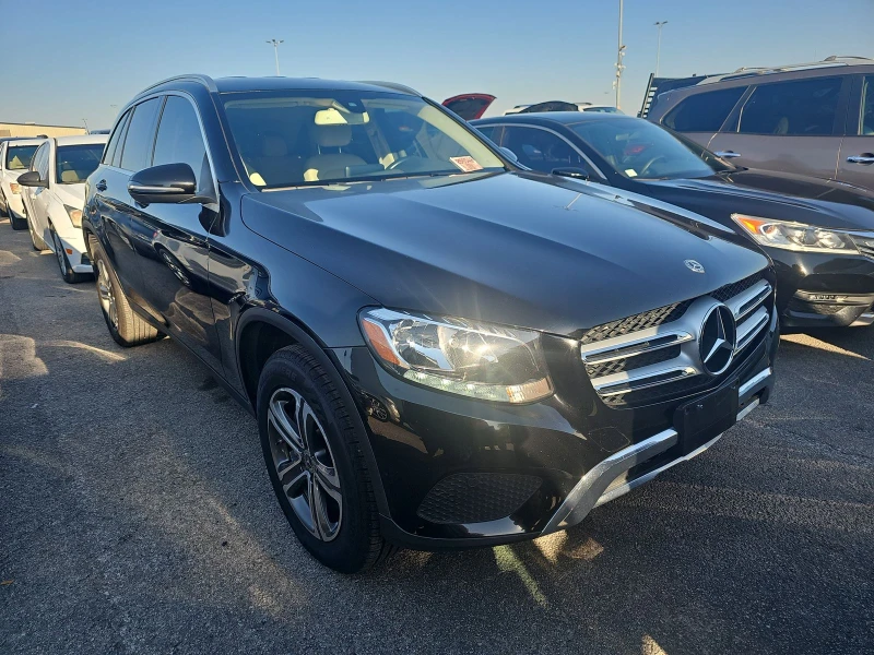 Mercedes-Benz GLC 300 Подгрев* Auto-parking* Keyless* CarPlay, снимка 1 - Автомобили и джипове - 47607622