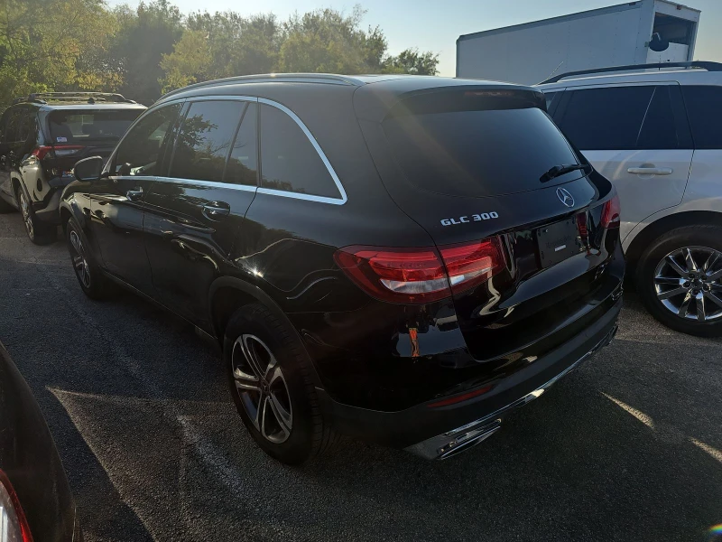 Mercedes-Benz GLC 300 Подгрев* Auto-parking* Keyless* CarPlay, снимка 5 - Автомобили и джипове - 47607622