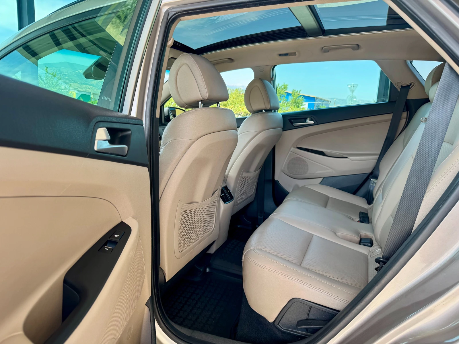 Hyundai Tucson 2.0 AWD Панорама Подгрев Обдухване Автомат FULL - изображение 10