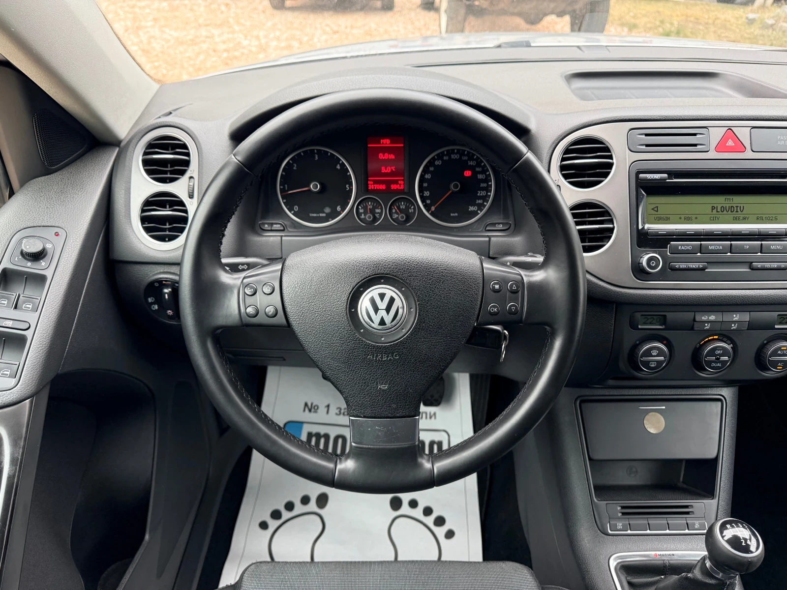 VW Tiguan 2.0TDI* 4motion* ИТАЛИЯ* БЕЗ РЪЖДА* 2 КЛЮЧА* , снимка 12 - Автомобили и джипове - 54034264