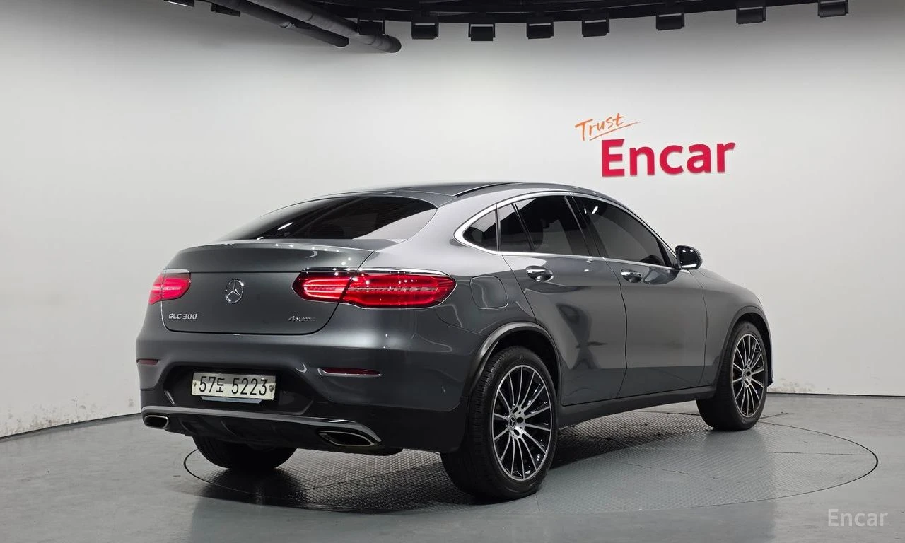 Mercedes-Benz GLC 300 COUPE* 4MATIC* AMG* BURMESTER* HEAD-UP* 360 КАМЕРИ, снимка 4 - Автомобили и джипове - 54440808