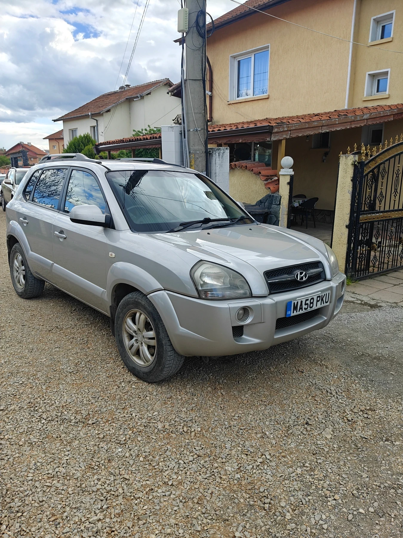 Hyundai Tucson 2.0Crdi 4x4, снимка 2 - Автомобили и джипове - 54567428