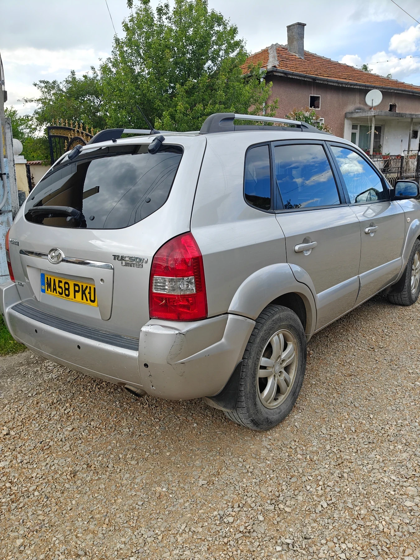 Hyundai Tucson 2.0Crdi 4x4, снимка 6 - Автомобили и джипове - 54567428