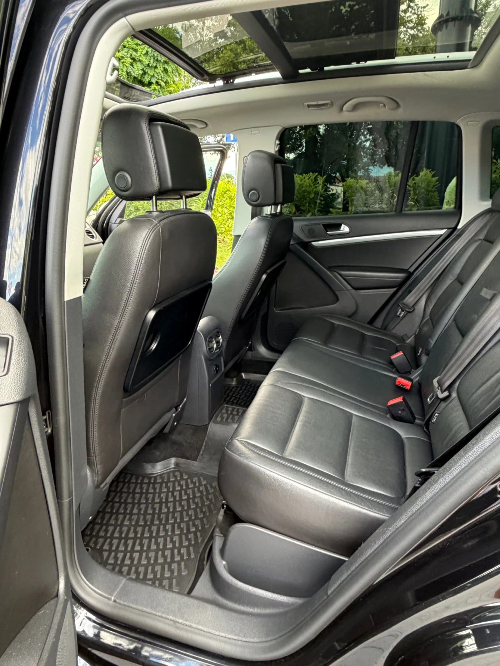 VW Tiguan, снимка 10 - Автомобили и джипове - 54912481