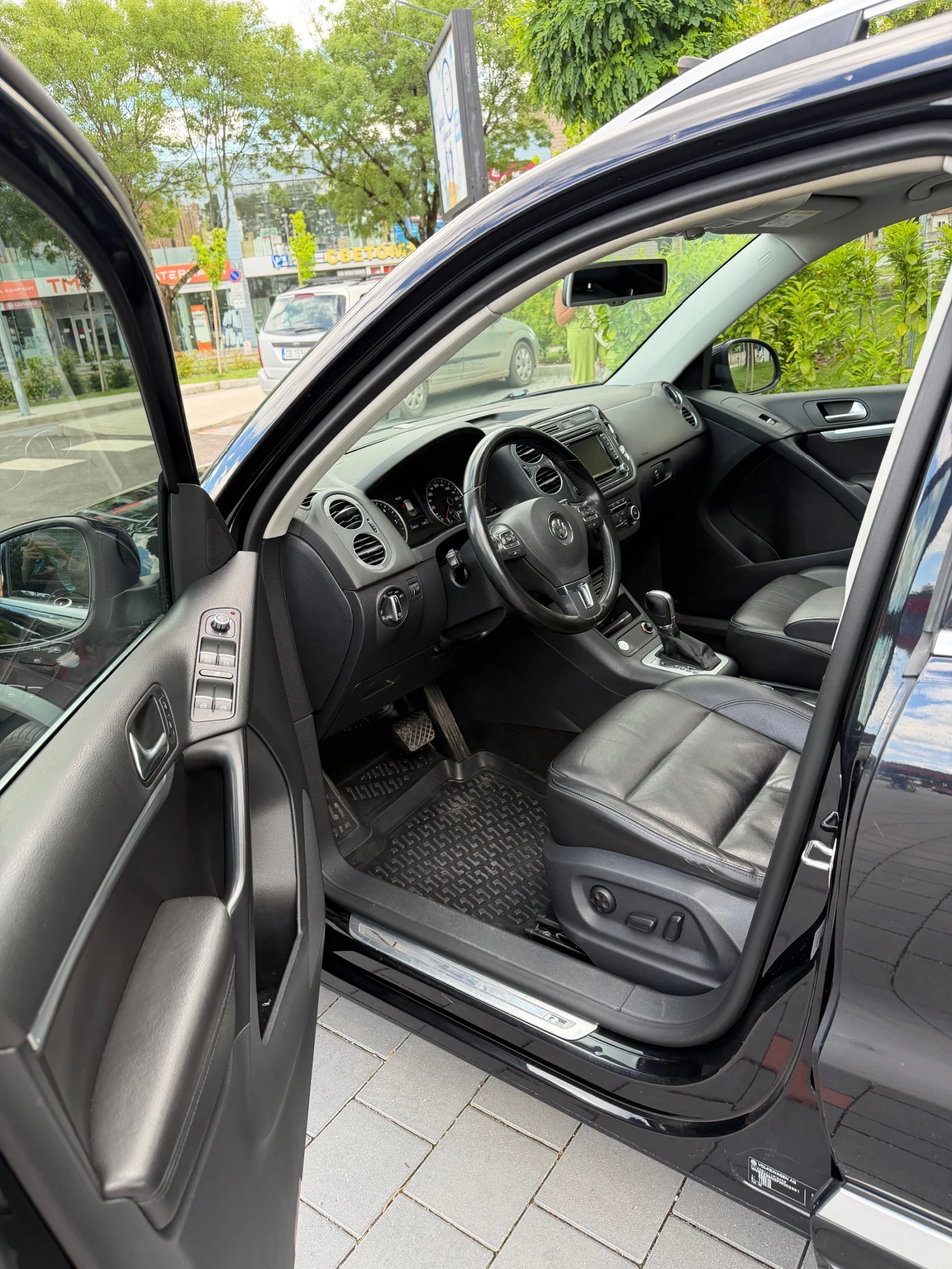 VW Tiguan, снимка 6 - Автомобили и джипове - 54912481