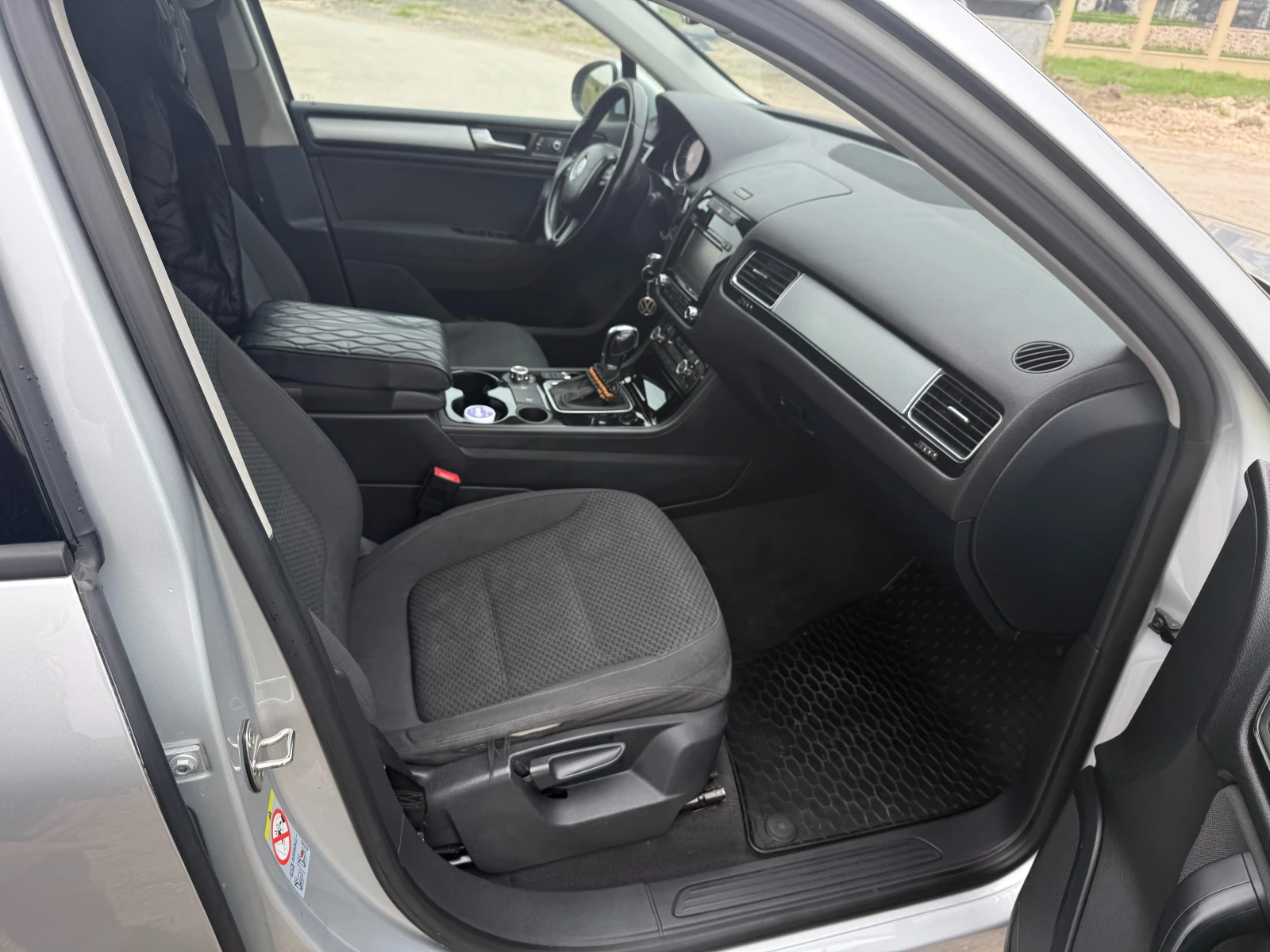 VW Touareg, снимка 8 - Автомобили и джипове - 55547030