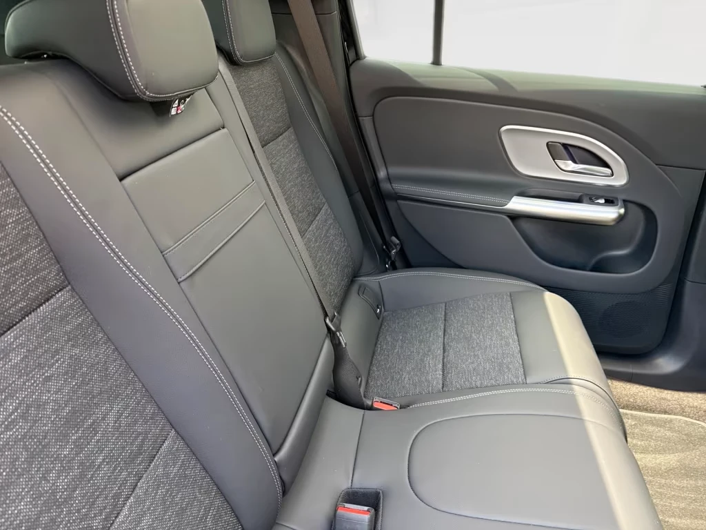 Mercedes-Benz GLB 250 NEW* ELECTRIC* DISTR* PANOKEYLESS* * , снимка 15 - Автомобили и джипове - 55613963