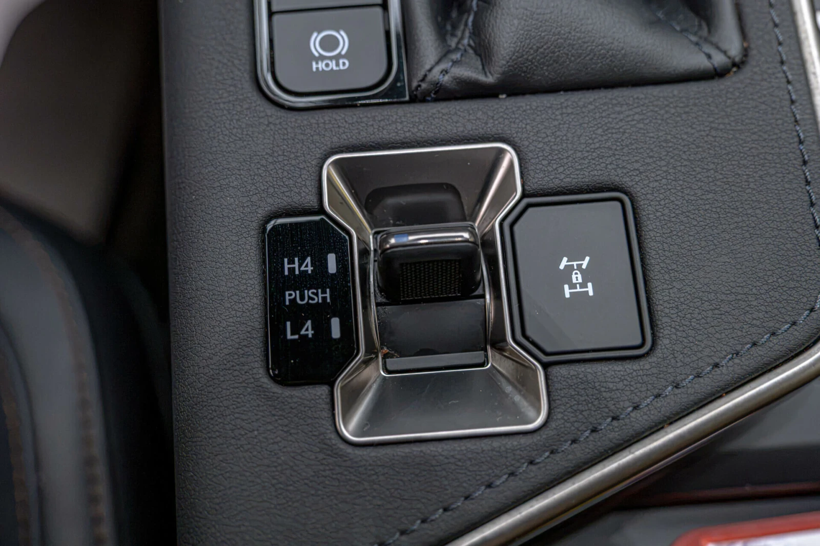 Lexus GX 550 HuD/Обдухване/Камера 360/6+ 1/Теглич/, снимка 14 - Автомобили и джипове - 56226345