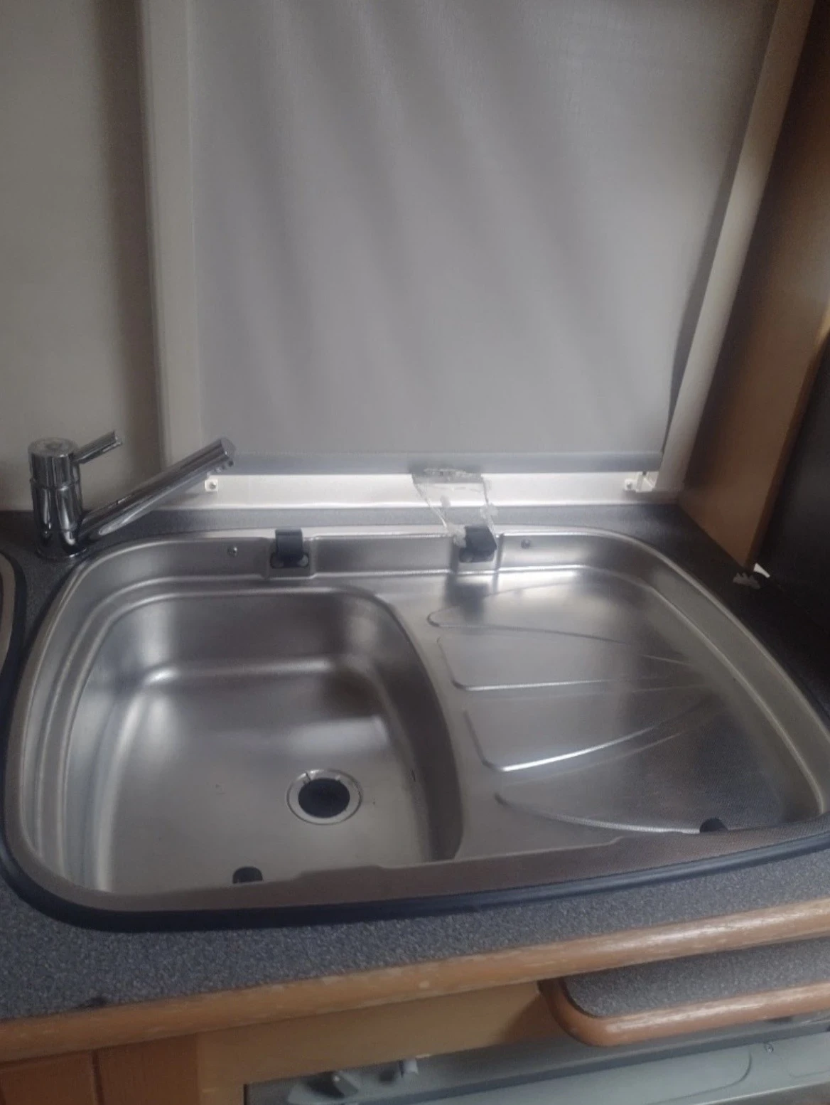 Каравана Eldis Avante, снимка 10 - Каравани и кемпери - 53917931