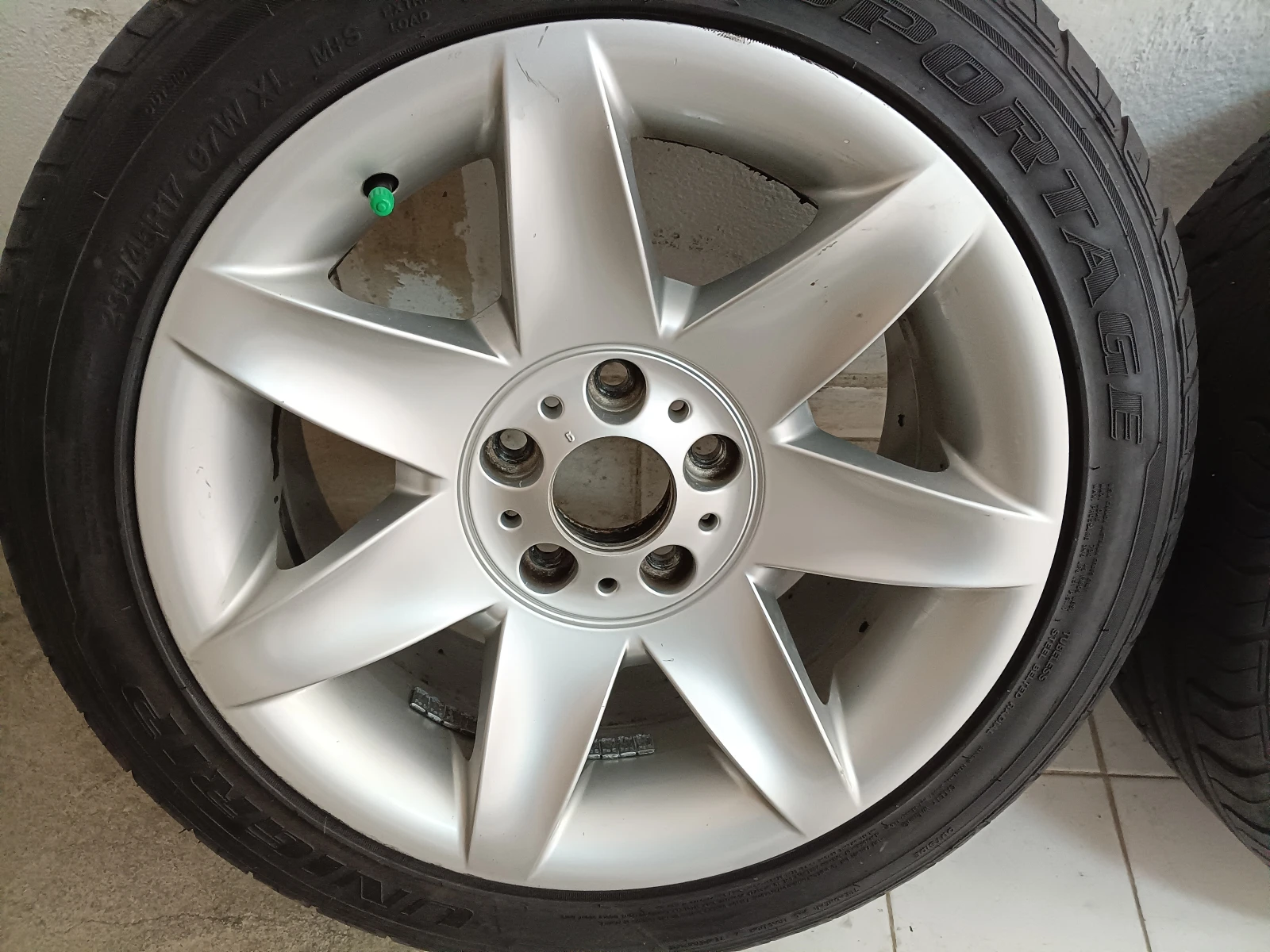 Гуми с джанти Други 235/45R17, снимка 4 - Гуми и джанти - 54610261