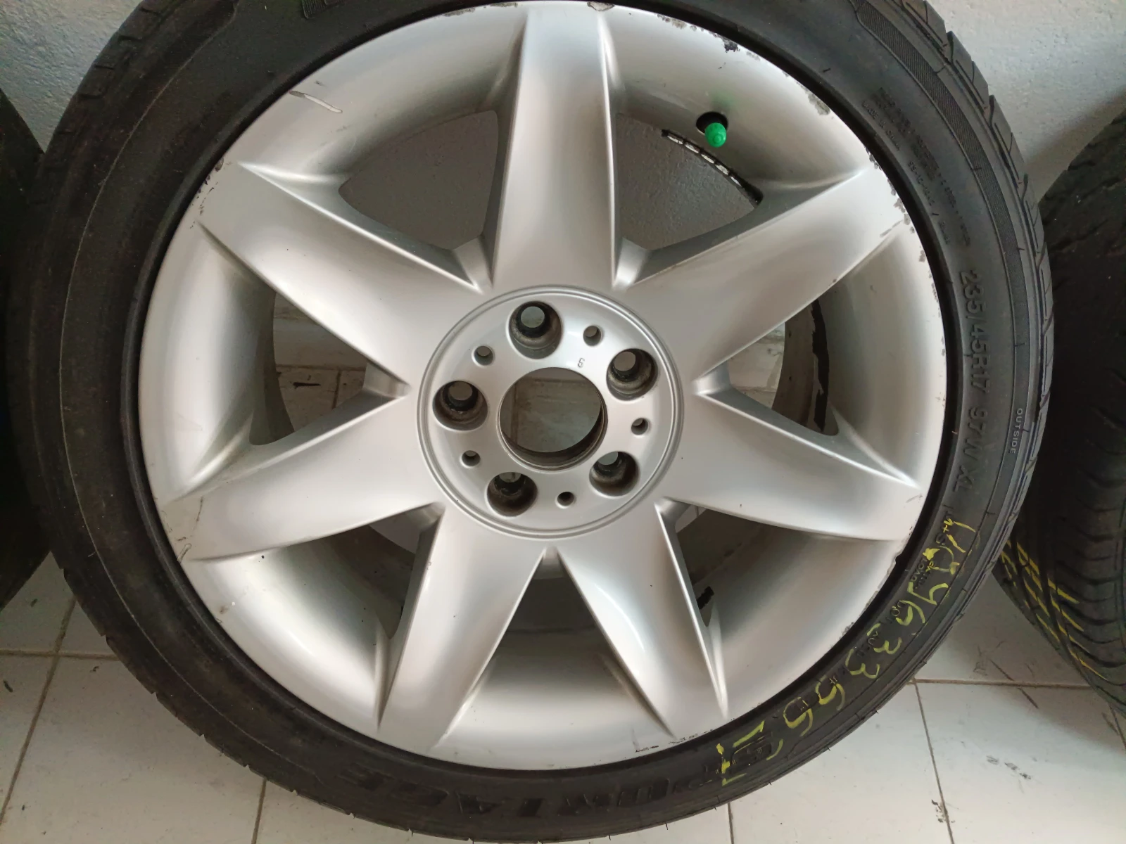 Гуми с джанти Други 235/45R17, снимка 3 - Гуми и джанти - 54610261