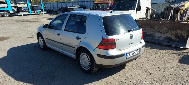 VW Golf 1.6, снимка 5 - Автомобили и джипове - 47842300