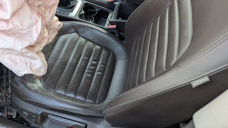 VW Passat 2.0tdi, снимка 7 - Автомобили и джипове - 52265556