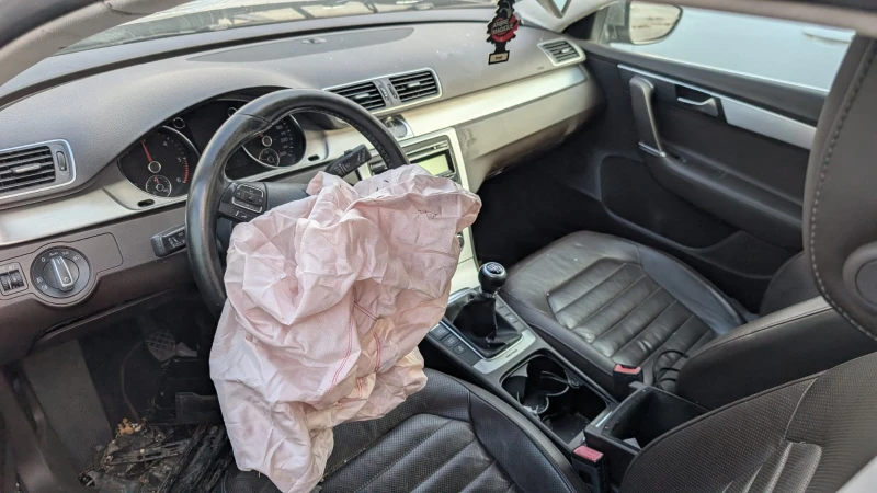VW Passat 2.0tdi, снимка 8 - Автомобили и джипове - 52265556