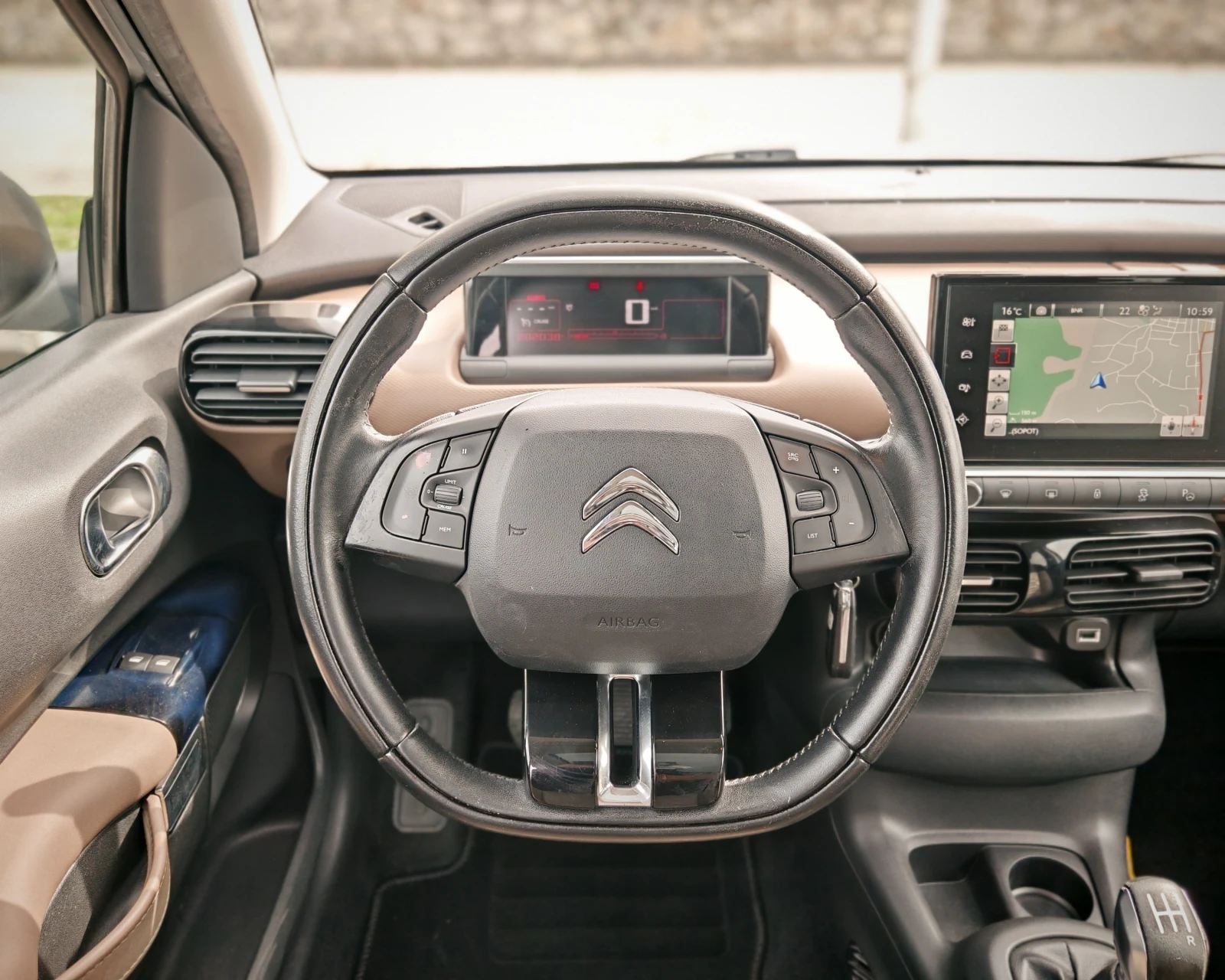 Citroen C4 Cactus 1.6HDI* КАМЕРА* НАВИ* ПАНОРАМА* КОЖА | Mobile.bg — изображение 12