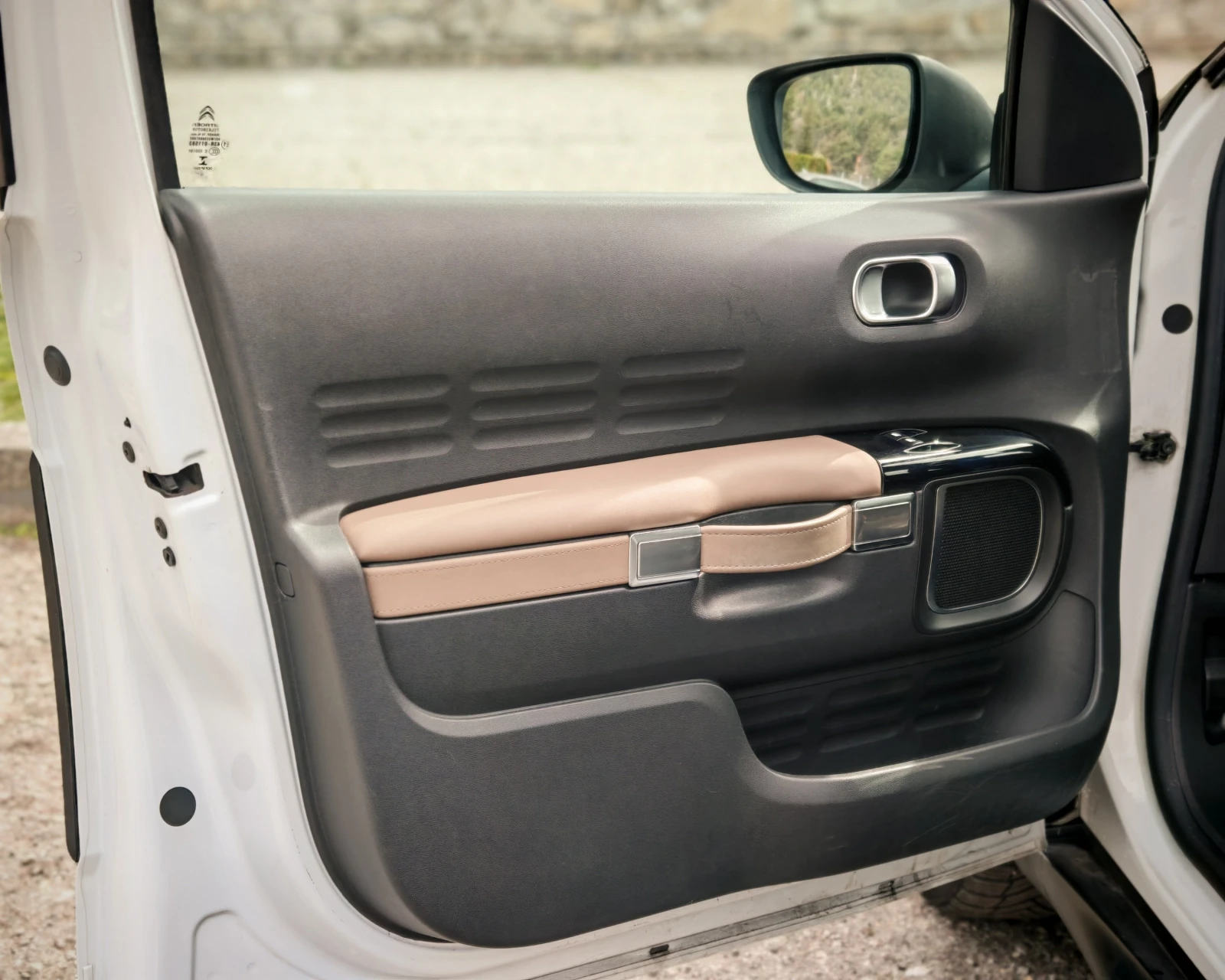 Citroen C4 Cactus 1.6HDI* КАМЕРА* НАВИ* ПАНОРАМА* КОЖА | Mobile.bg — изображение 13