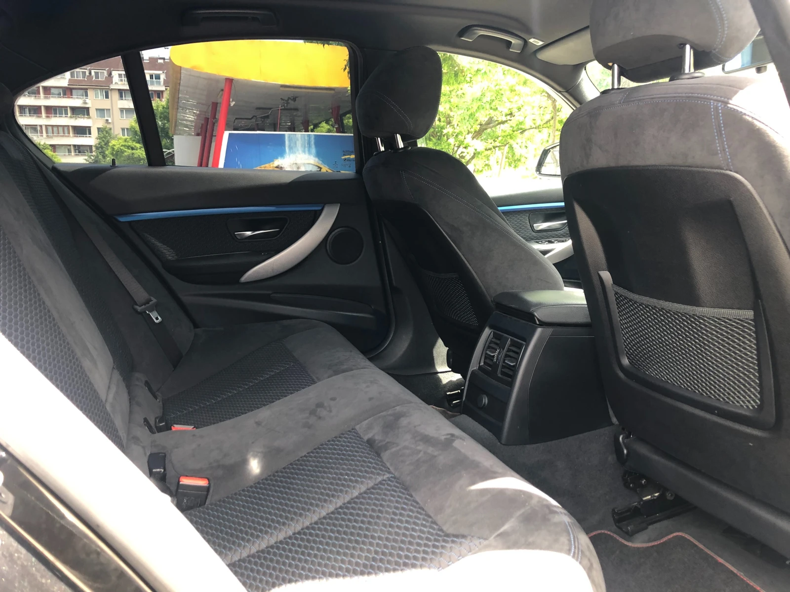 BMW 320 M-Sport, снимка 11 - Автомобили и джипове - 53822341