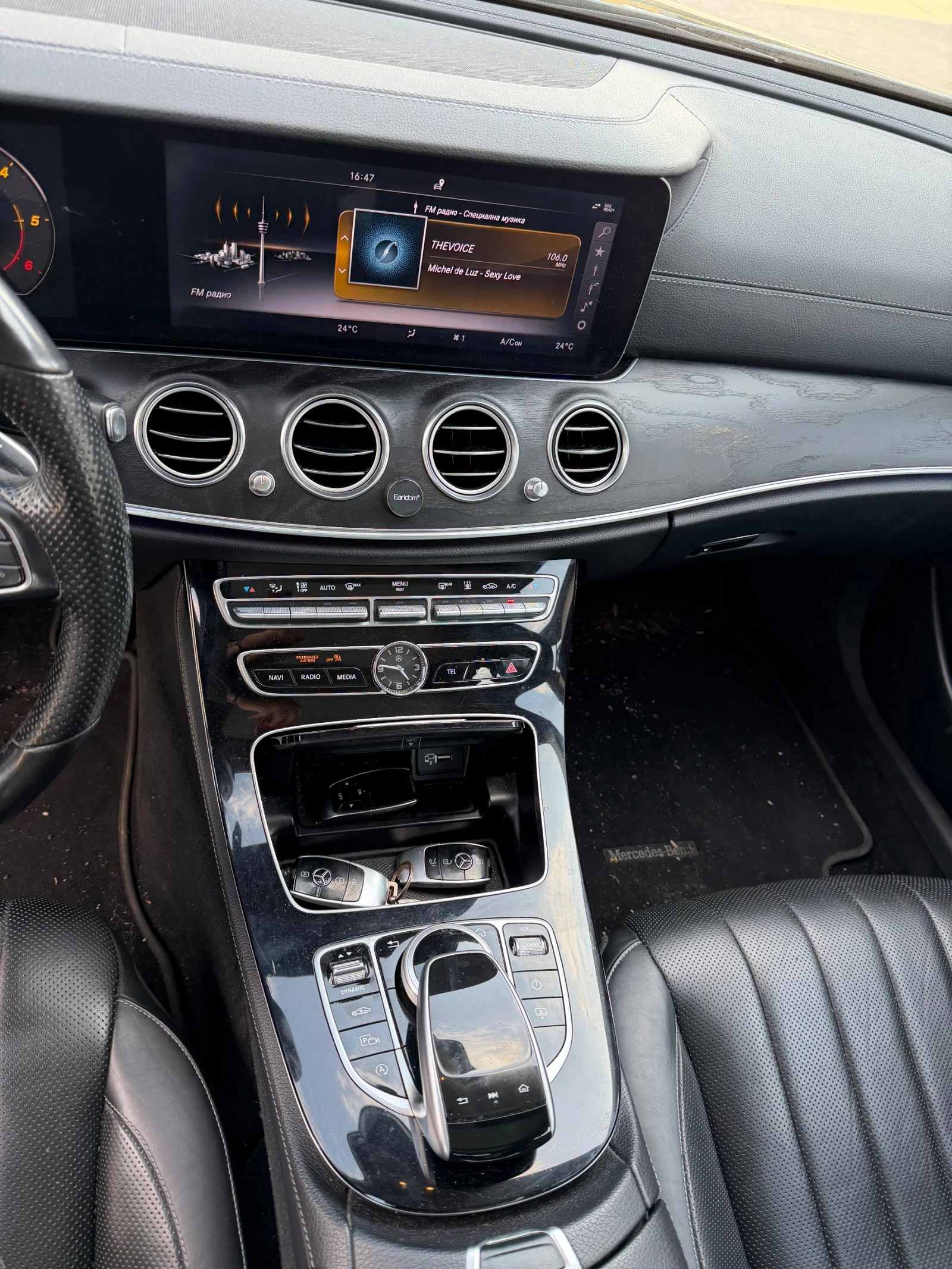 Mercedes-Benz E 350 AMG = 360 = PANORAMA = KEYLESS GO = OBDUHVANE , снимка 14 - Автомобили и джипове - 53994783