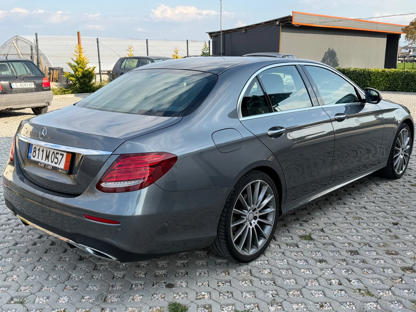 Mercedes-Benz E 350 AMG = 360 = PANORAMA = KEYLESS GO = OBDUHVANE , снимка 5 - Автомобили и джипове - 53994783