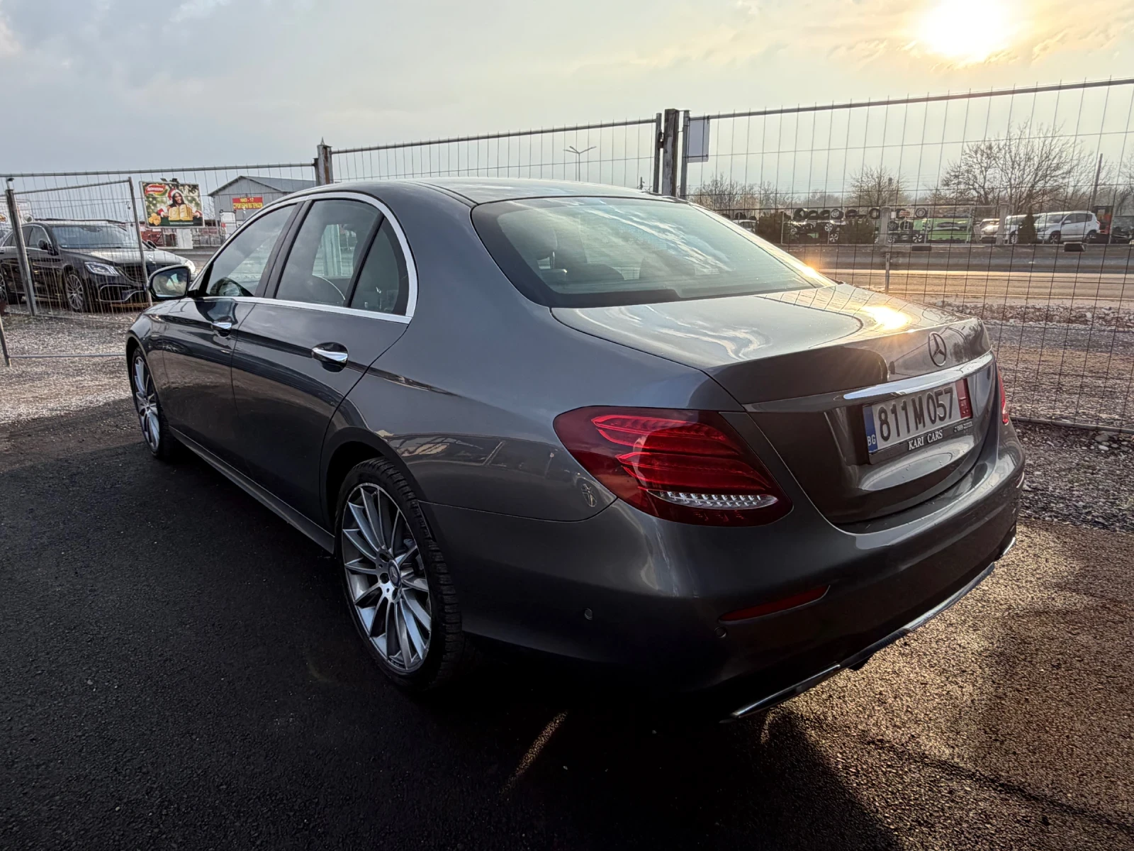 Mercedes-Benz E 350 AMG = 360 = PANORAMA = KEYLESS GO = OBDUHVANE , снимка 4 - Автомобили и джипове - 54084957