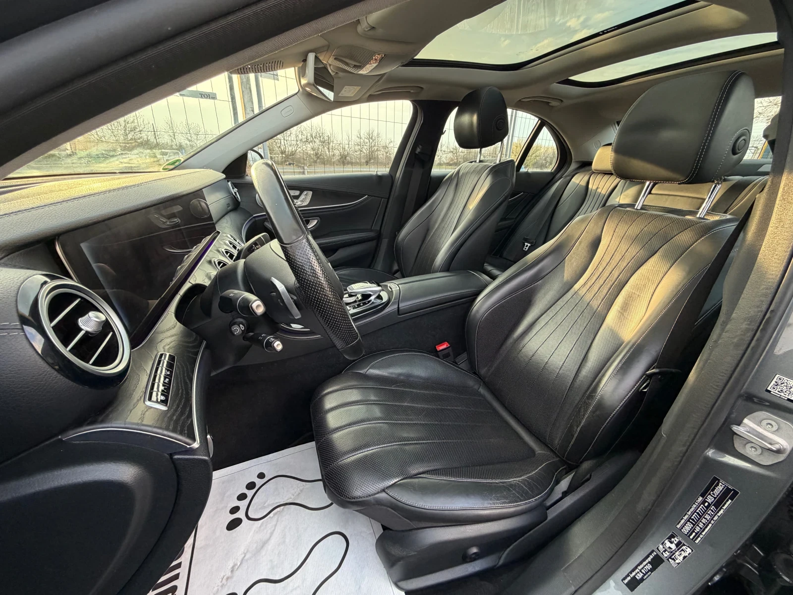 Mercedes-Benz E 350 AMG = 360 = PANORAMA = KEYLESS GO = OBDUHVANE , снимка 11 - Автомобили и джипове - 54084957