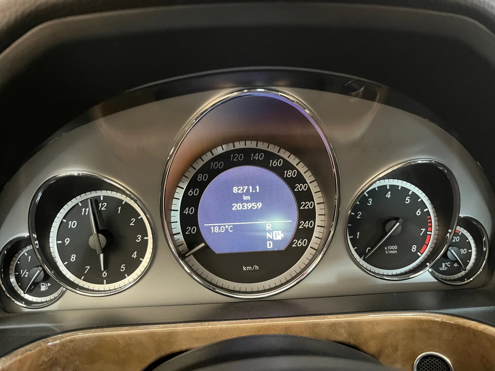 Mercedes-Benz E 500 5.5 AMG, снимка 11 - Автомобили и джипове - 54076437