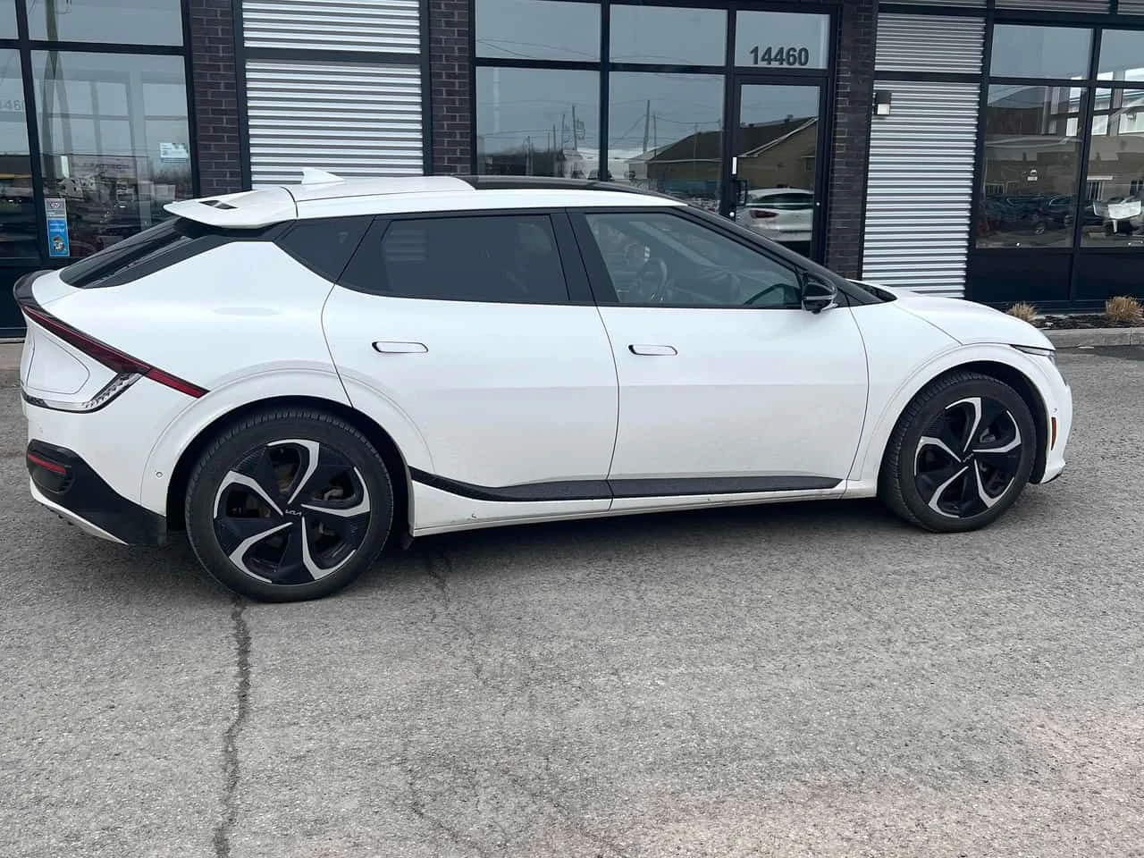 Kia EV6 * AWD Long Range w/GT Line Pkg * ПАНО* ПОДГРЕВ* , снимка 3 - Автомобили и джипове - 54088110