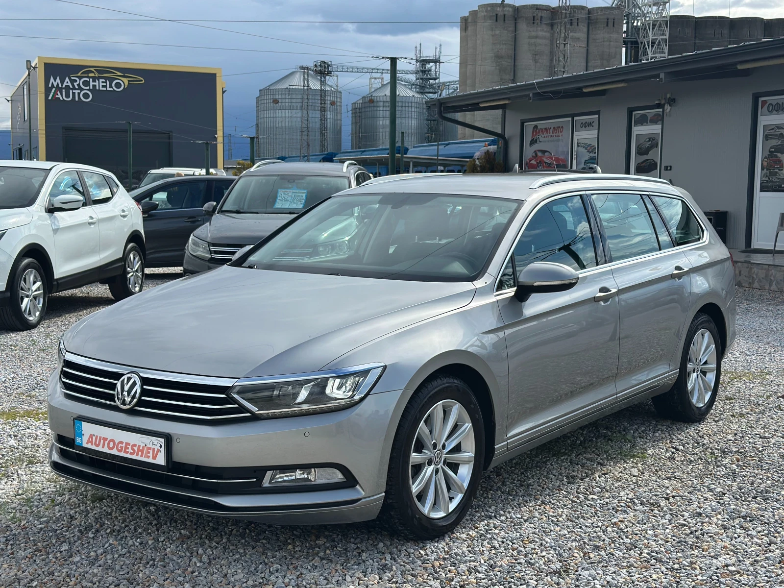 VW Passat 1.6TDI* DSG* LED* NAVI, снимка 2 - Автомобили и джипове - 54090544