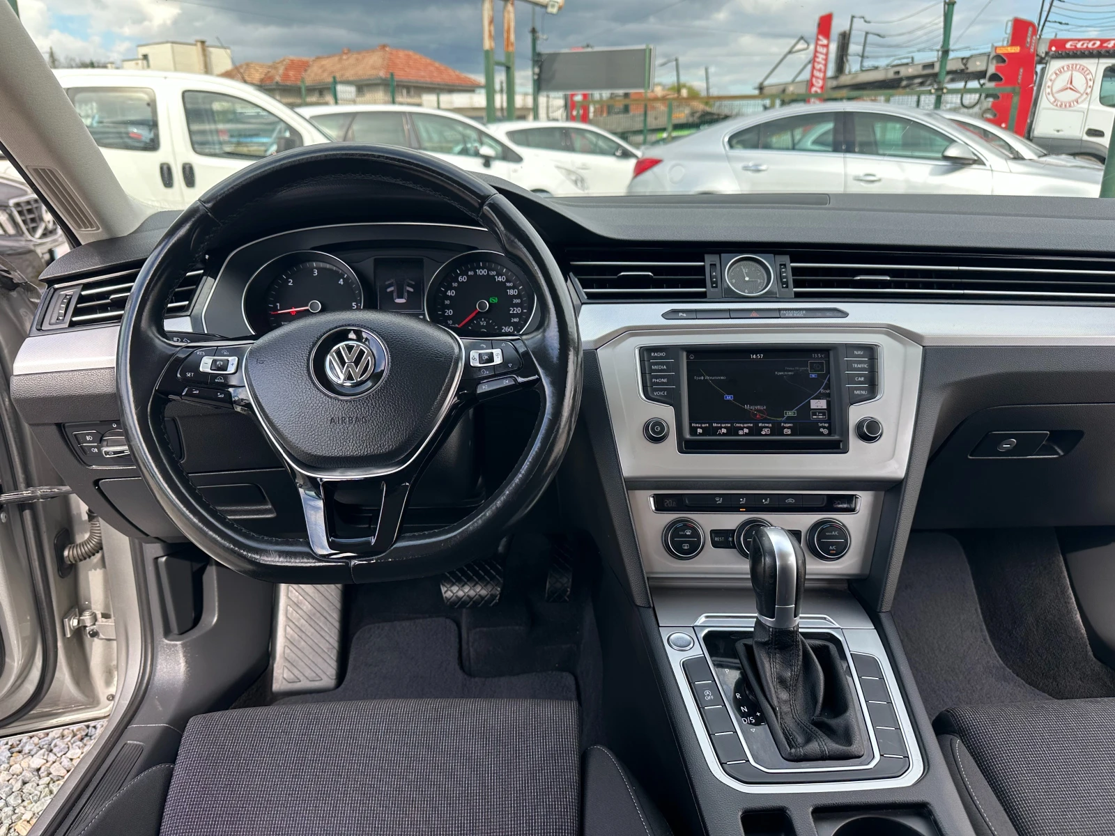 VW Passat 1.6TDI* DSG* LED* NAVI, снимка 12 - Автомобили и джипове - 54090544