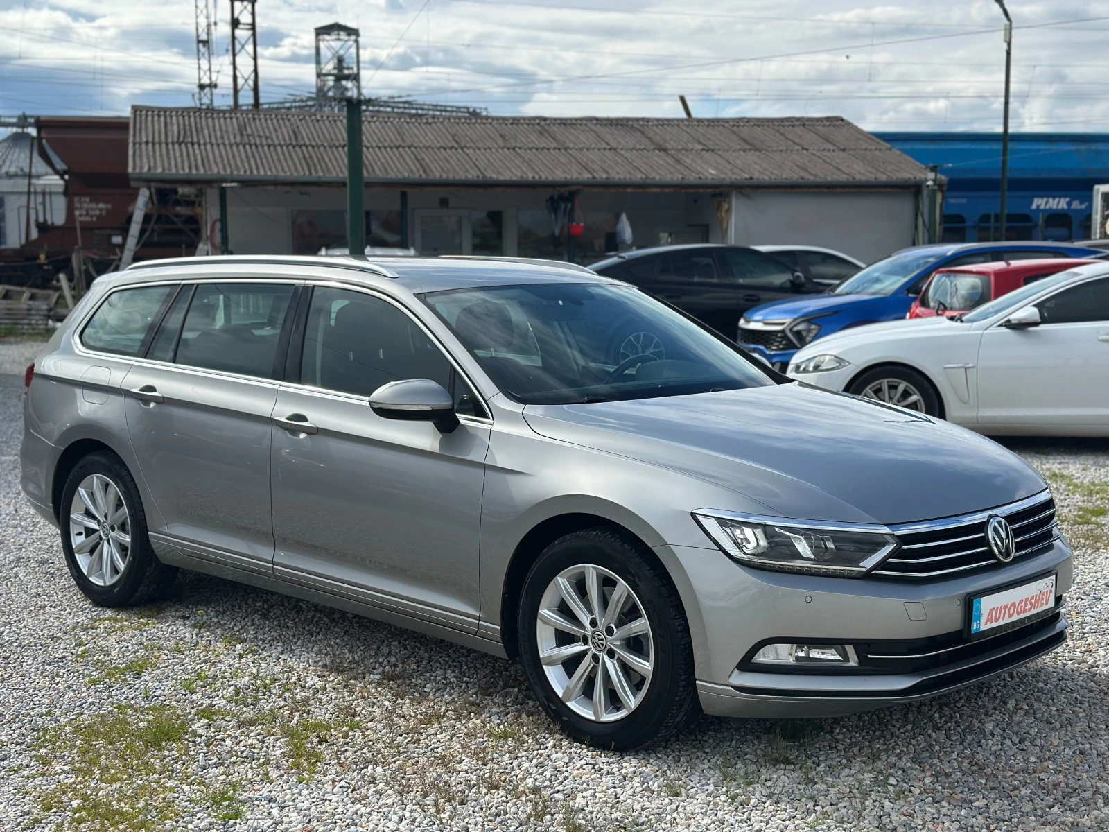 VW Passat 1.6TDI* DSG* LED* NAVI, снимка 3 - Автомобили и джипове - 54090544