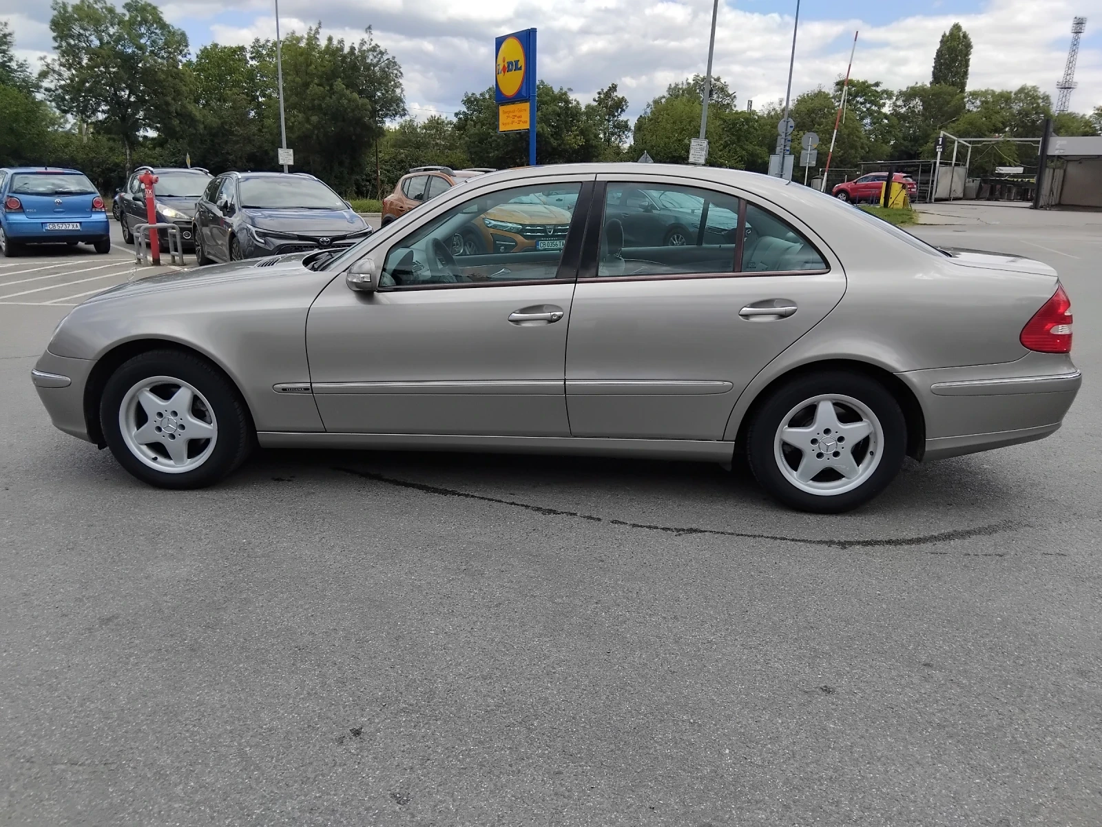 Mercedes-Benz E 200 Kompressor , снимка 3 - Автомобили и джипове - 55413513