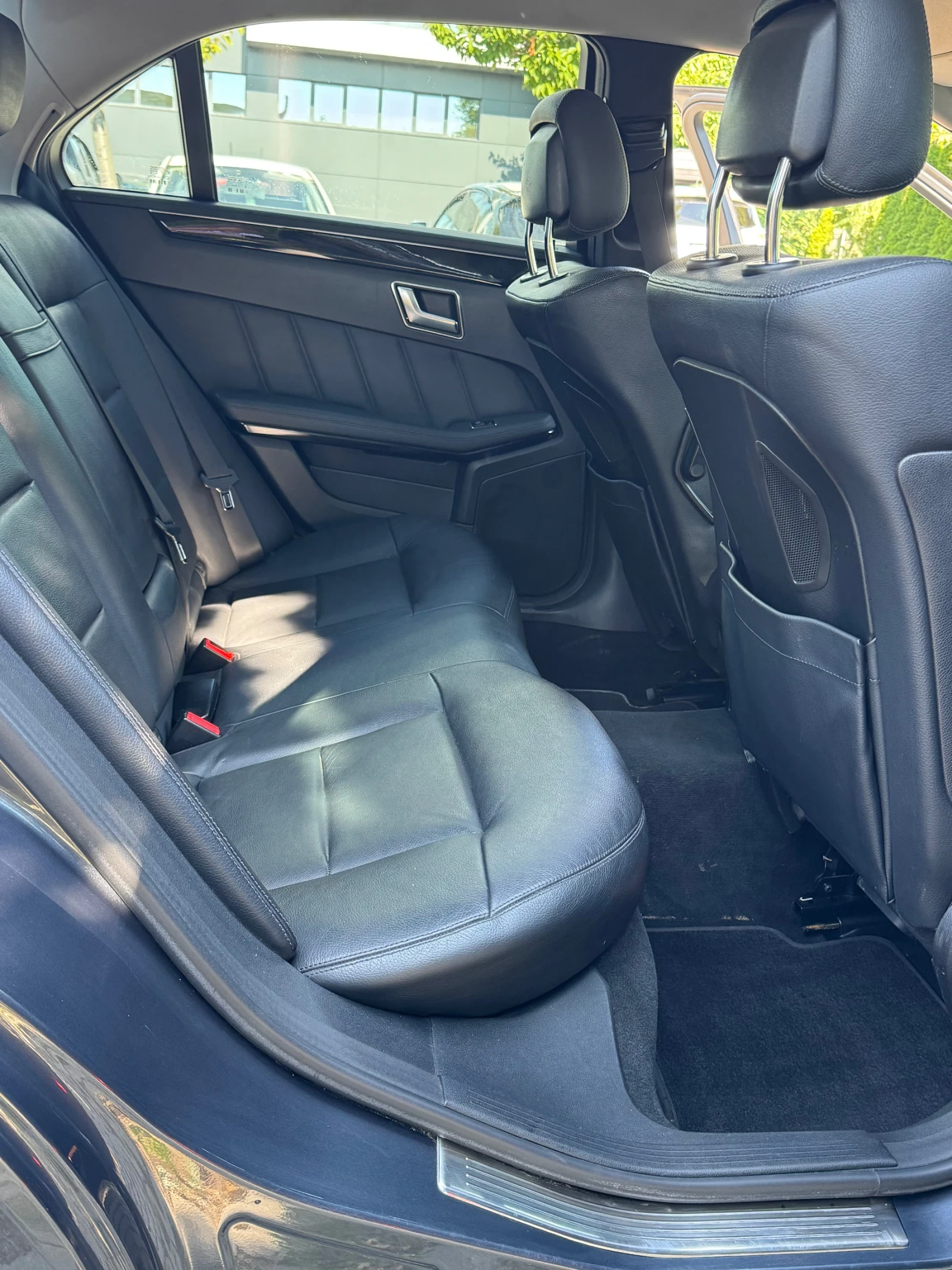Mercedes-Benz E 350 AMG Pack, снимка 15 - Автомобили и джипове - 55623218