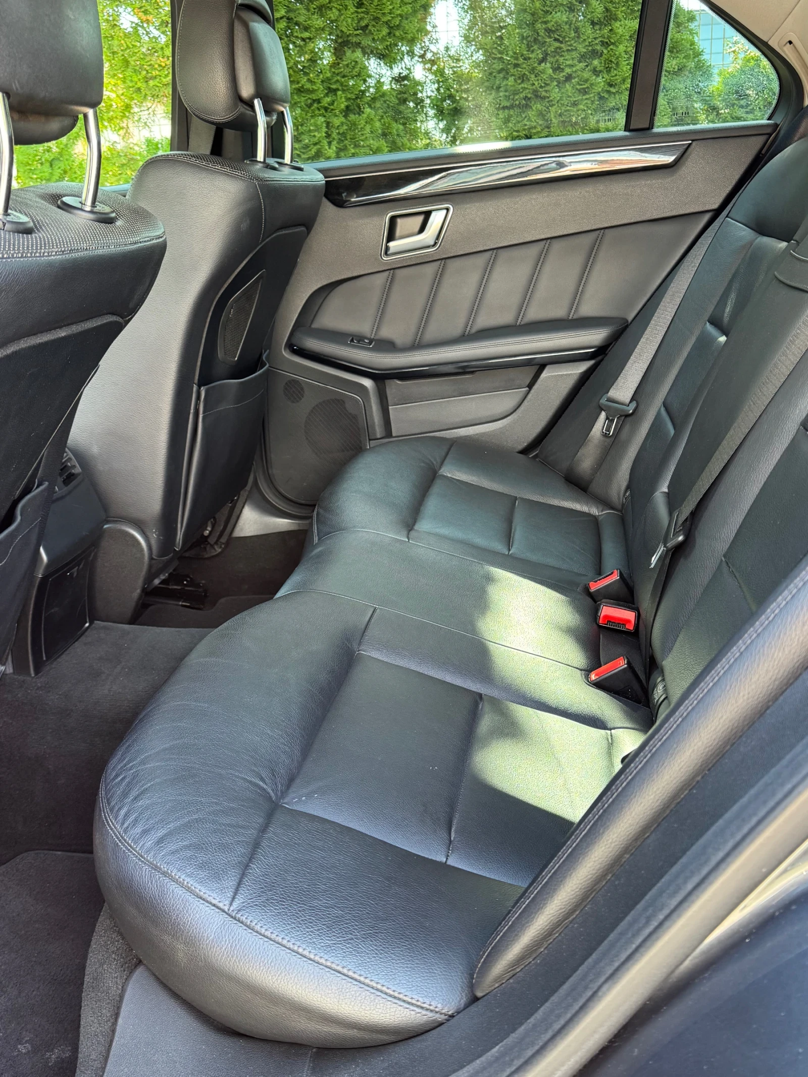 Mercedes-Benz E 350 AMG Pack, снимка 16 - Автомобили и джипове - 55623218