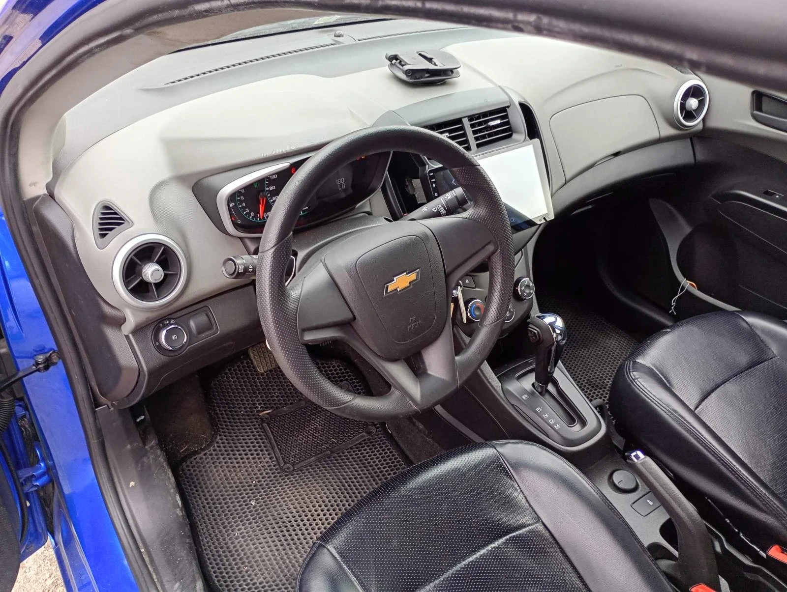 Chevrolet Aveo, снимка 12 - Автомобили и джипове - 56433109