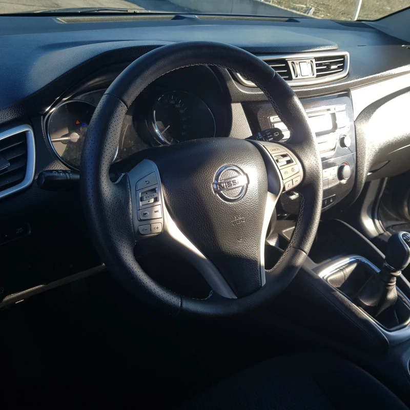 Nissan Qashqai 1.6 dCi, снимка 8 - Автомобили и джипове - 48326594