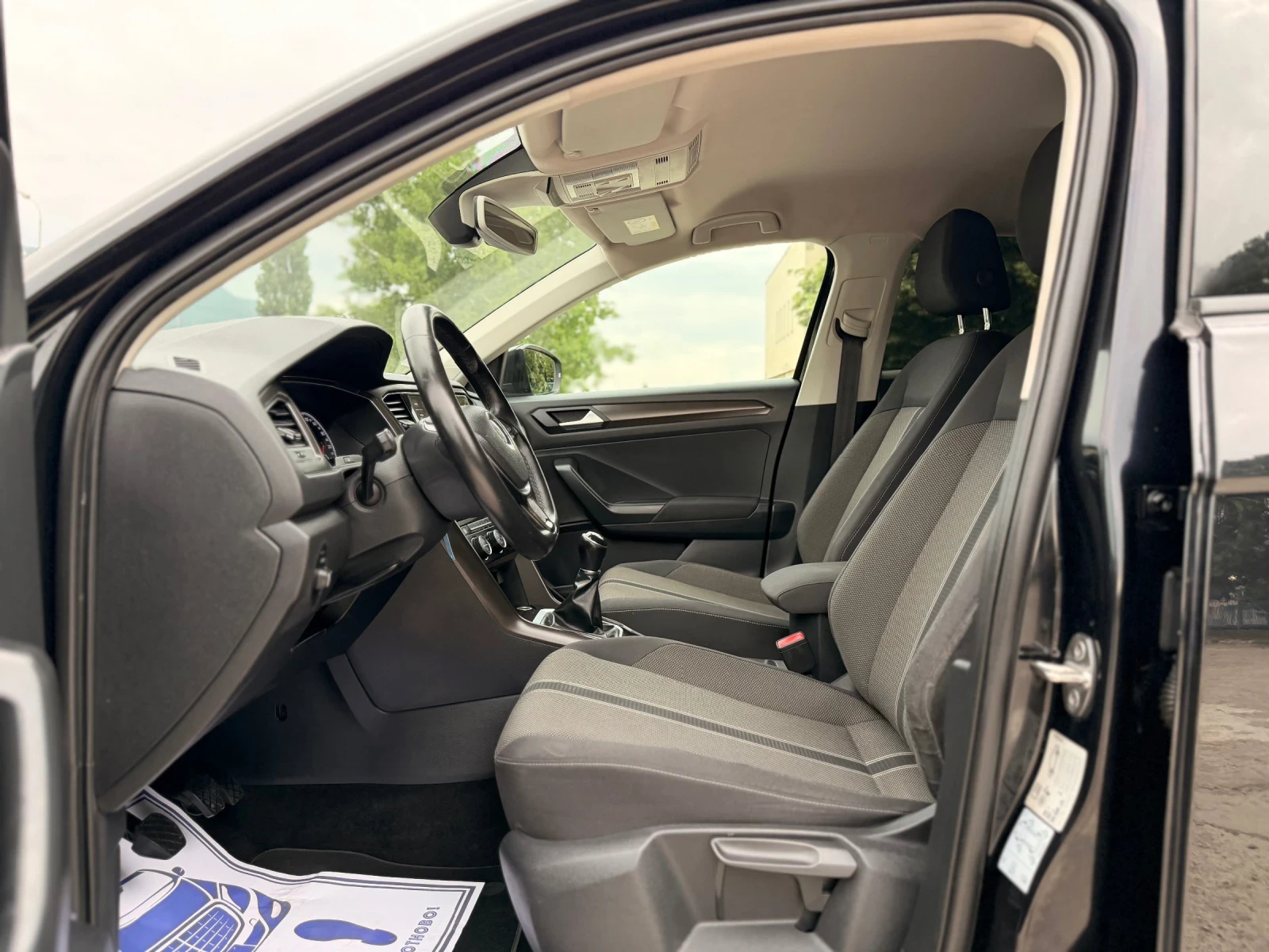 VW T-Roc 1.0TSI/ДИСТРОНИК/138000КМ, снимка 9 - Автомобили и джипове - 54738049