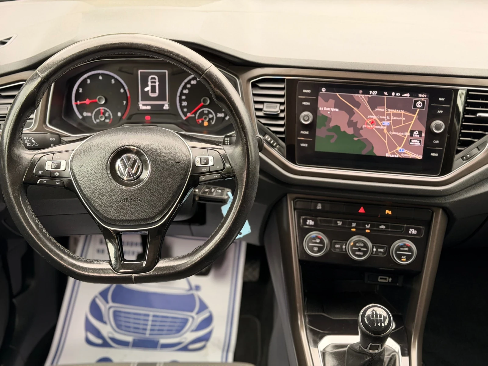 VW T-Roc 1.0TSI/ДИСТРОНИК/138000КМ, снимка 13 - Автомобили и джипове - 54738049